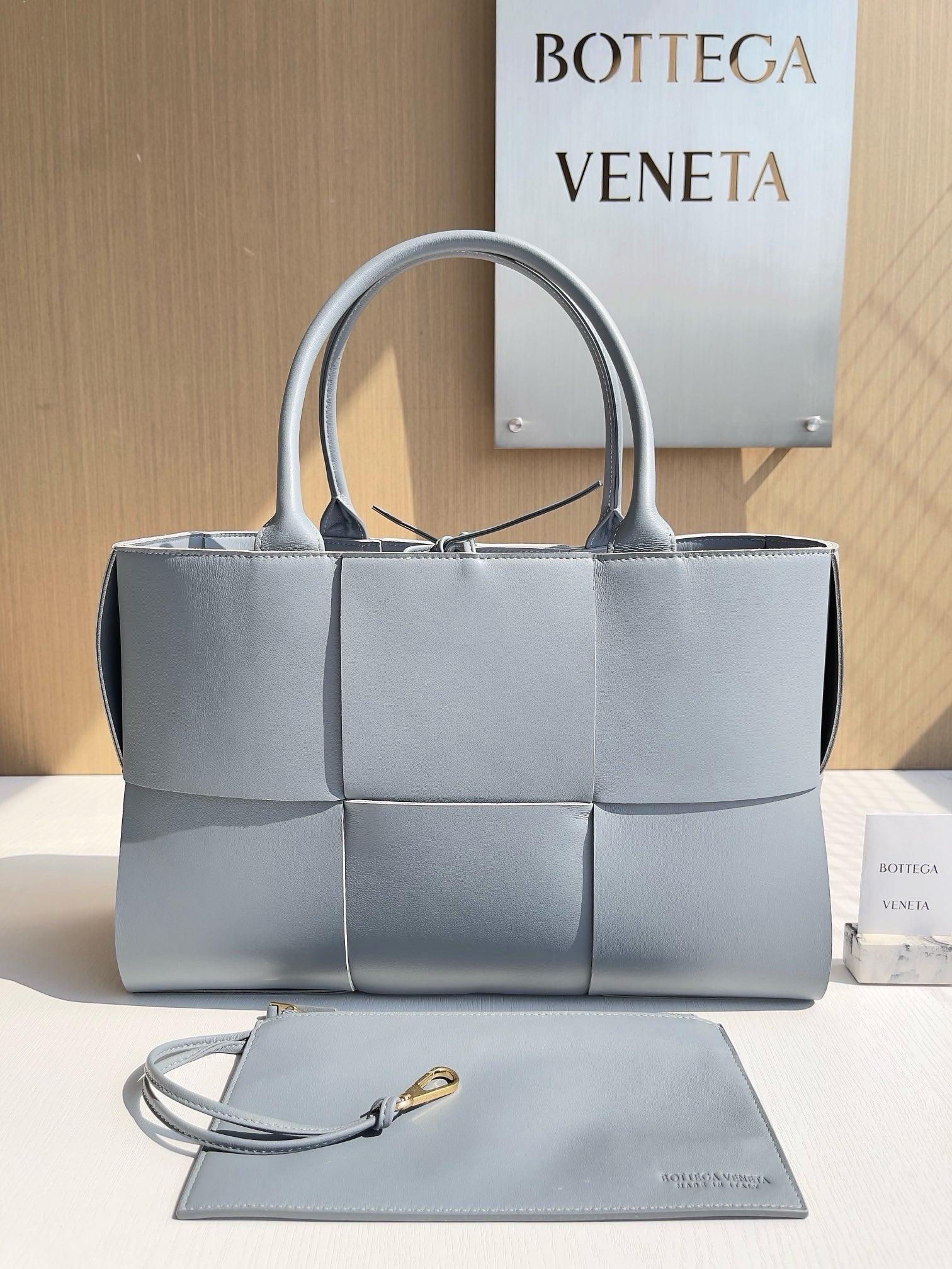 Bottega Veneta Ekstra Büyük Dikdörtgen Tote Çanta - Glimmer of Luxury