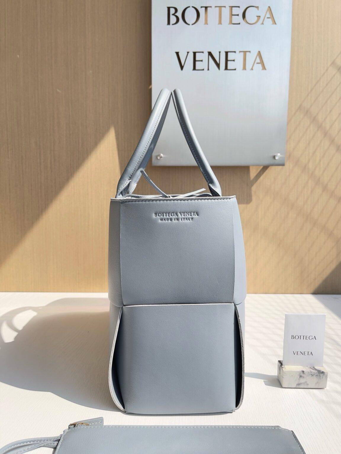 Bottega Veneta Ekstra Büyük Dikdörtgen Tote Çanta - Glimmer of Luxury