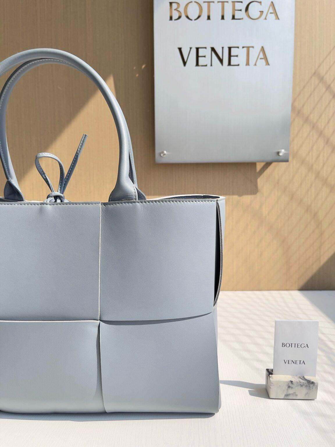 Bottega Veneta Ekstra Büyük Dikdörtgen Tote Çanta - Glimmer of Luxury