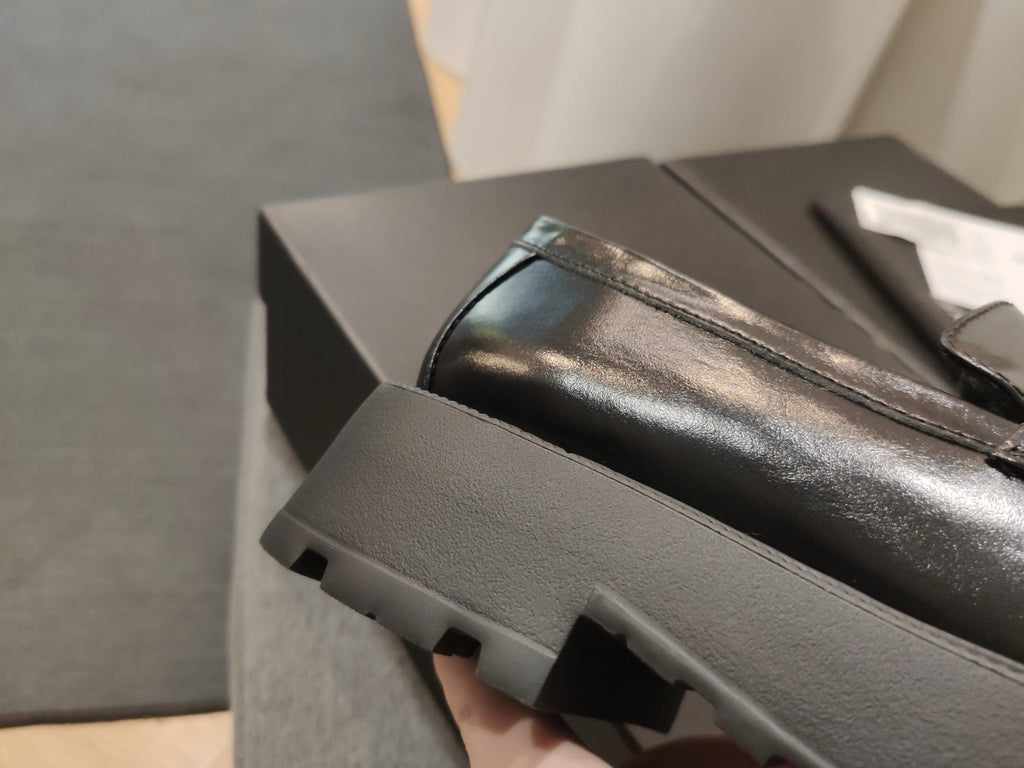 Chanel S24 CC Makosenler Parlak Siyah Kuzu Derisi Ayakkabı - Glimmer of Luxury