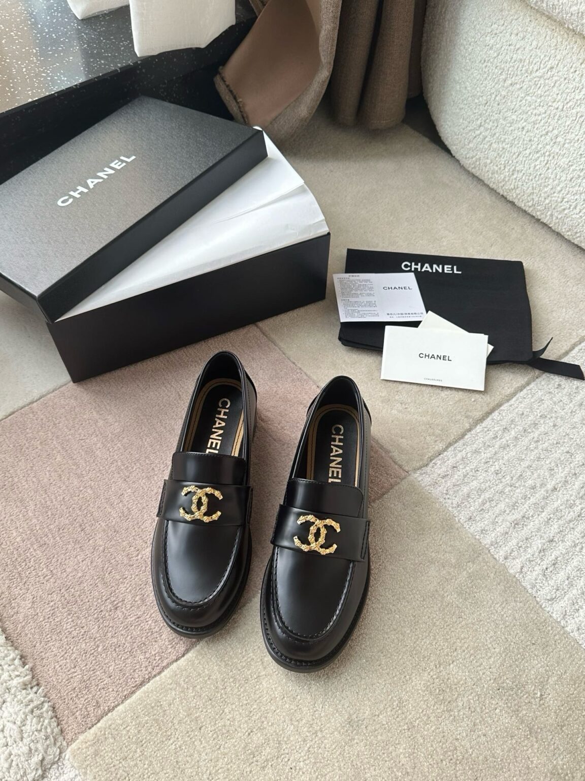 Chanel 24S Yeni Çift C tokalı Mary Jane Loafer - Glimmer of Luxury