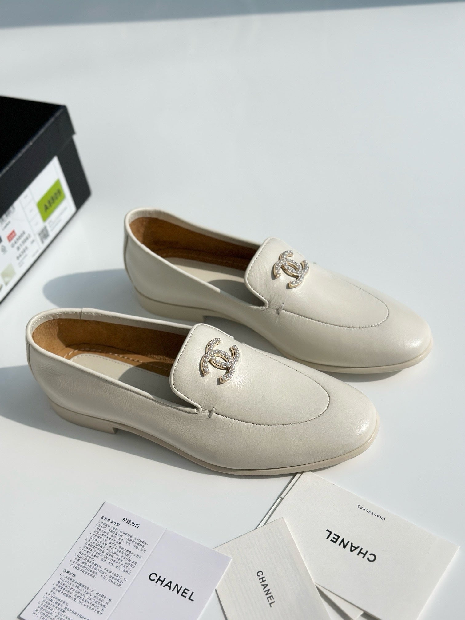 Chanel Topuksuz Ayakkabılar - Glimmer of Luxury