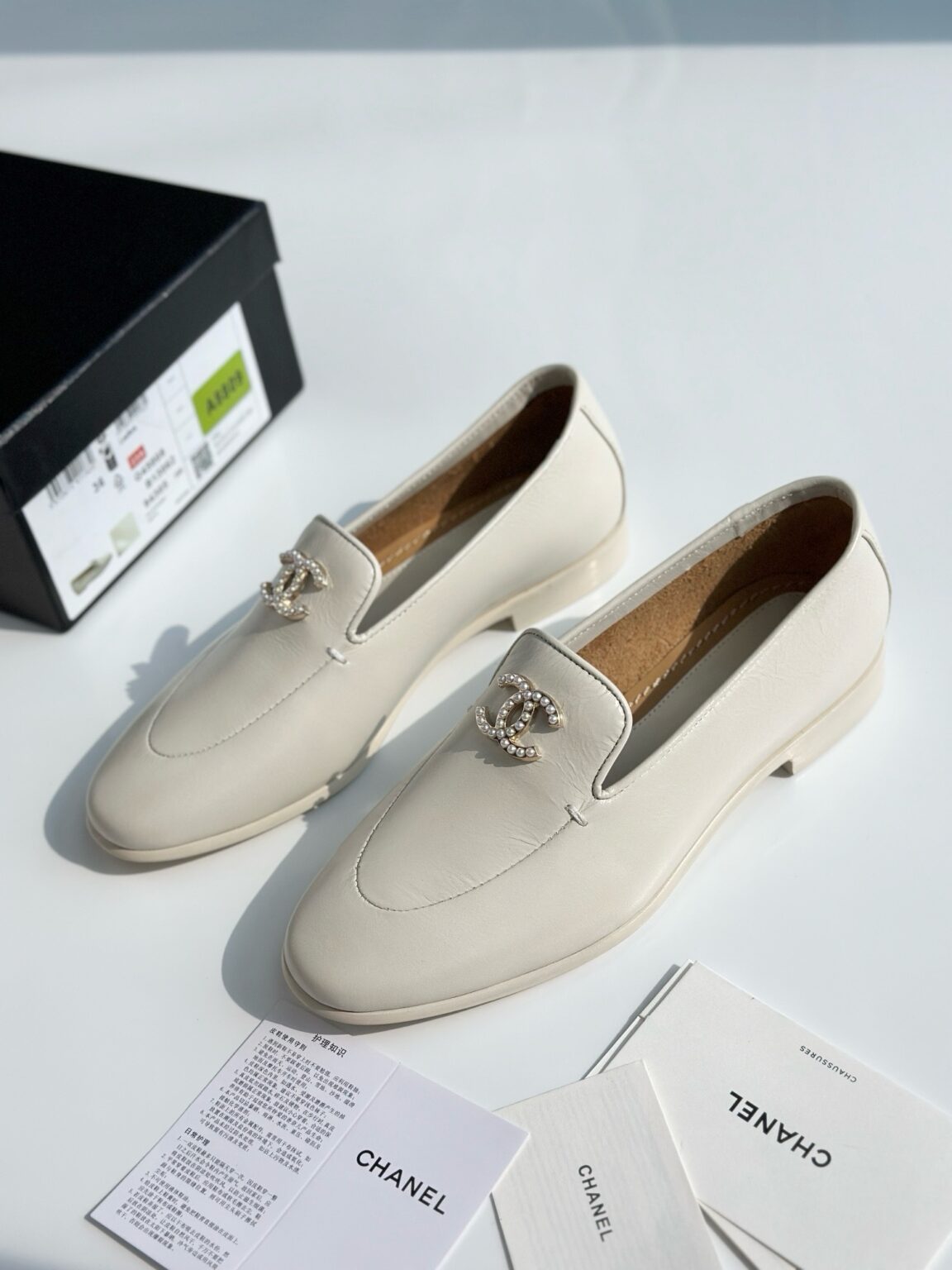 Chanel Topuksuz Ayakkabılar - Glimmer of Luxury