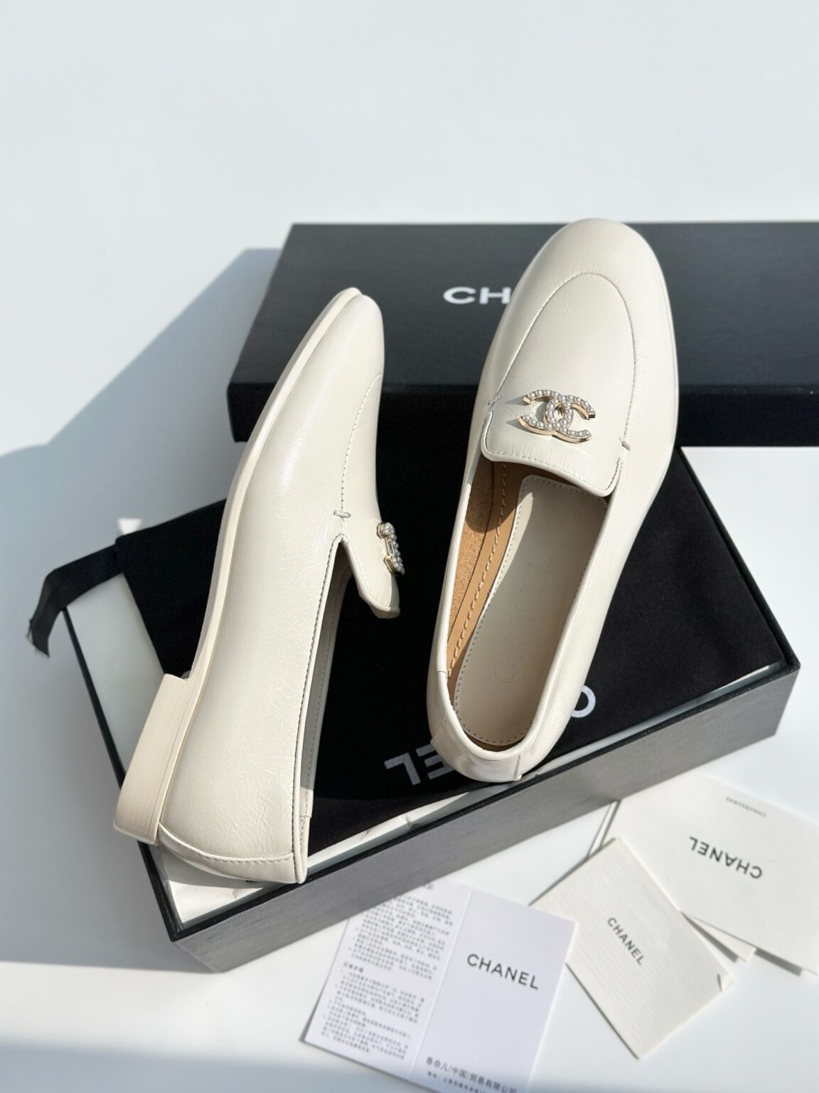 Chanel Topuksuz Ayakkabılar - Glimmer of Luxury