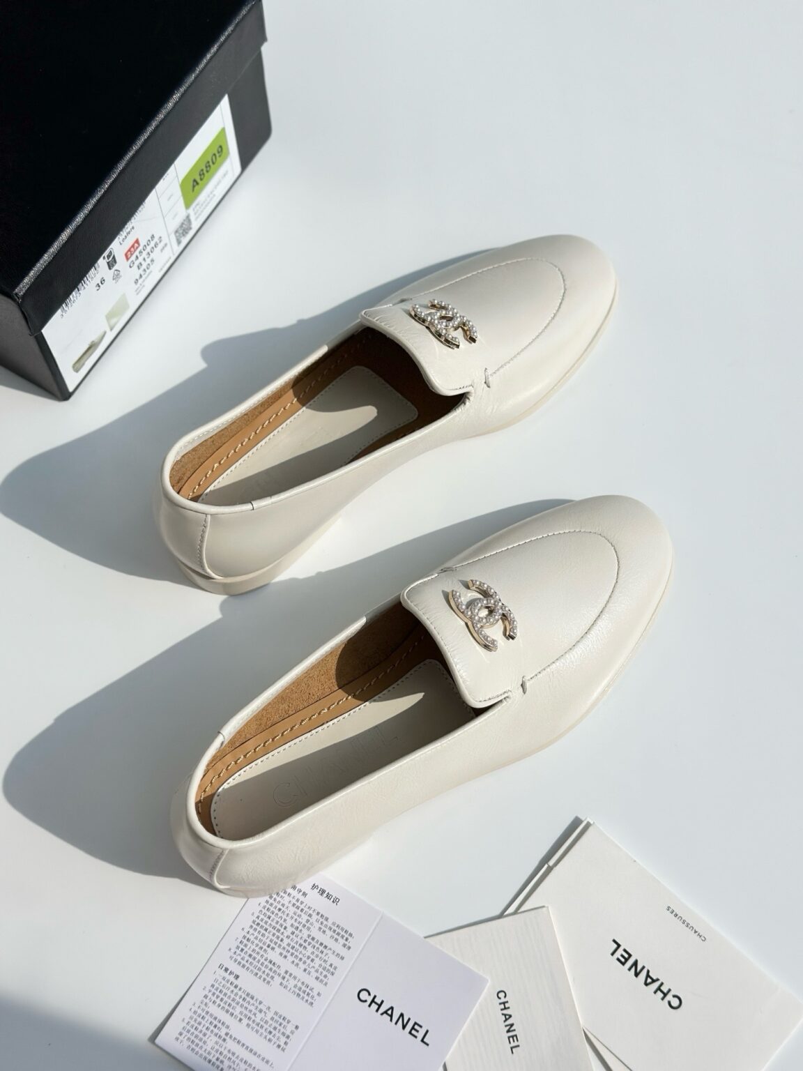 Chanel Topuksuz Ayakkabılar - Glimmer of Luxury