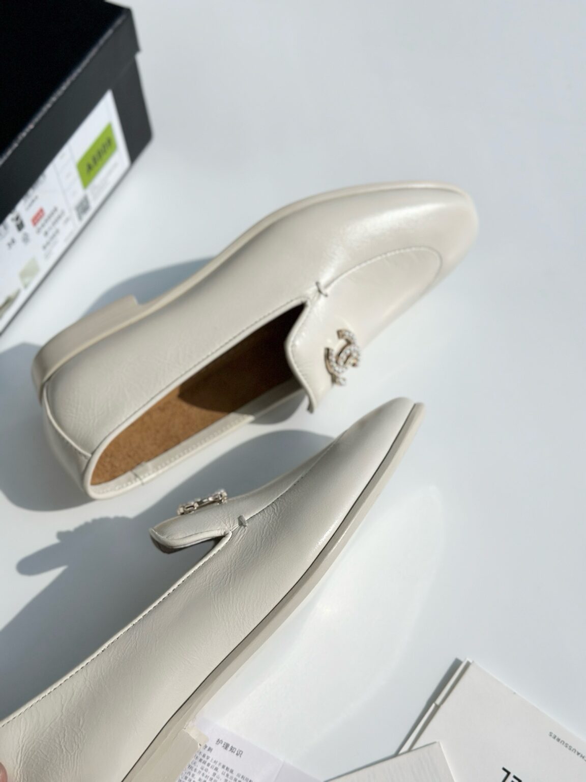 Chanel Topuksuz Ayakkabılar - Glimmer of Luxury