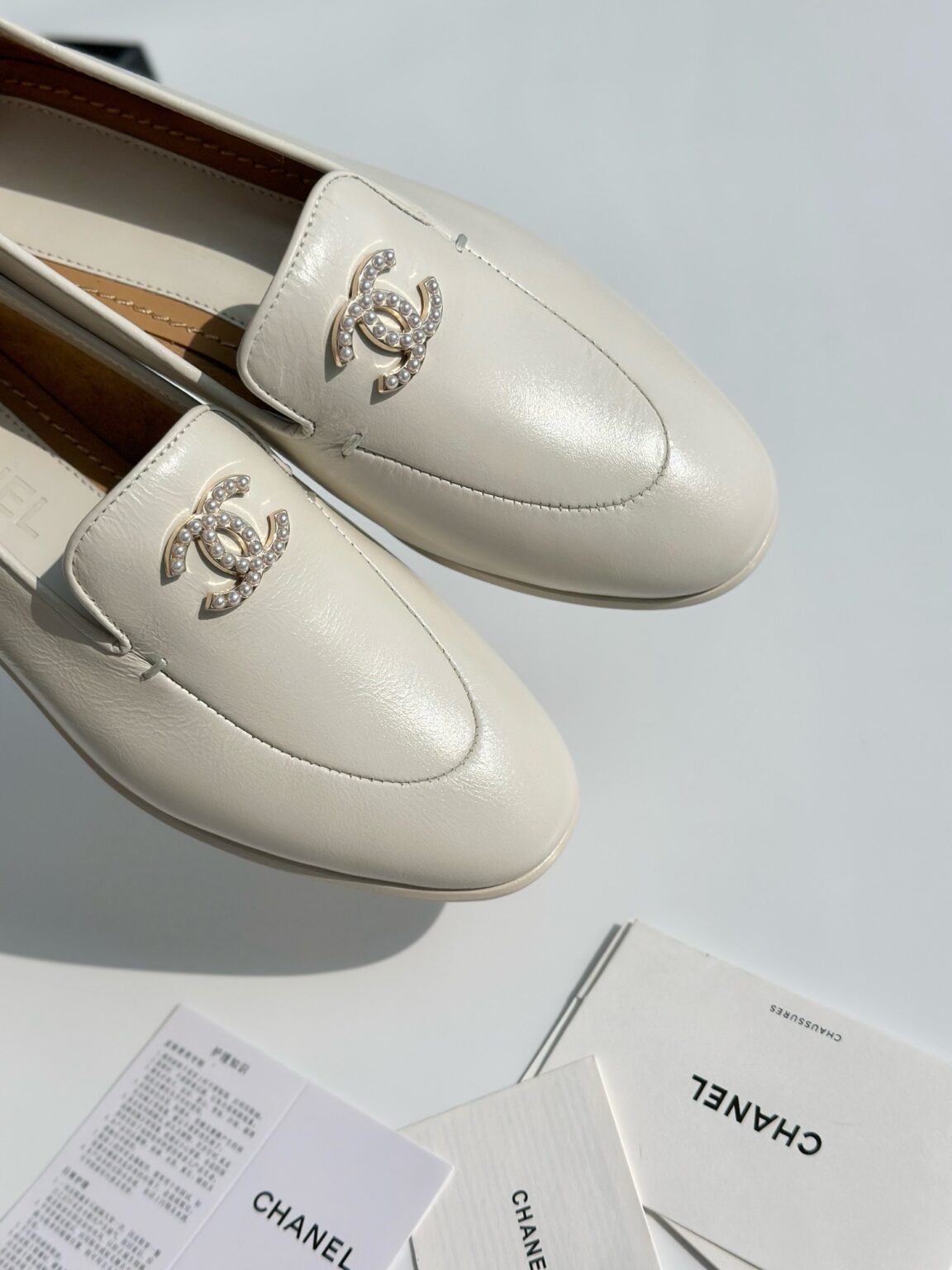 Chanel Topuksuz Ayakkabılar - Glimmer of Luxury