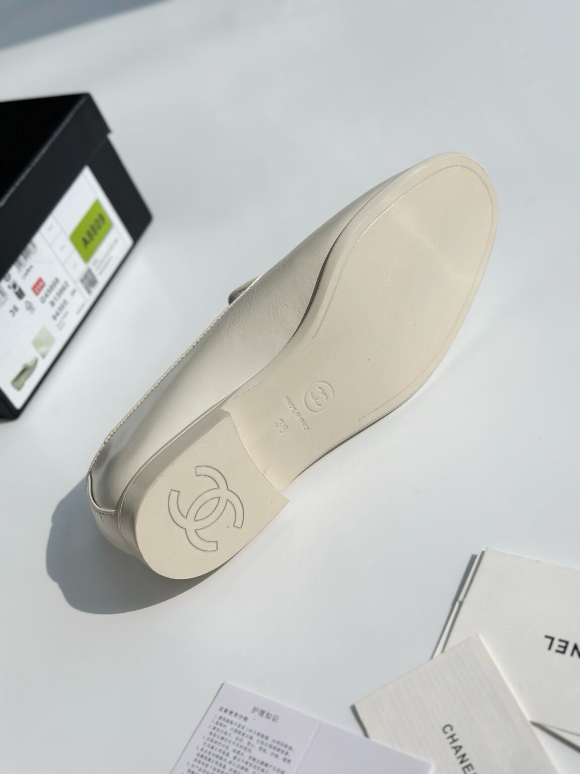 Chanel Topuksuz Ayakkabılar - Glimmer of Luxury