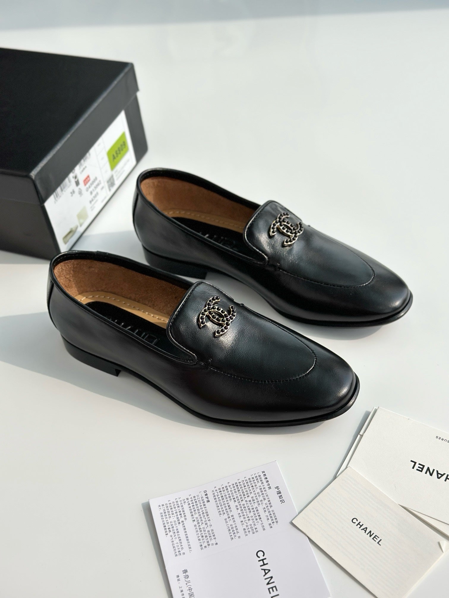 Chanel Topuksuz Ayakkabılar - Glimmer of Luxury