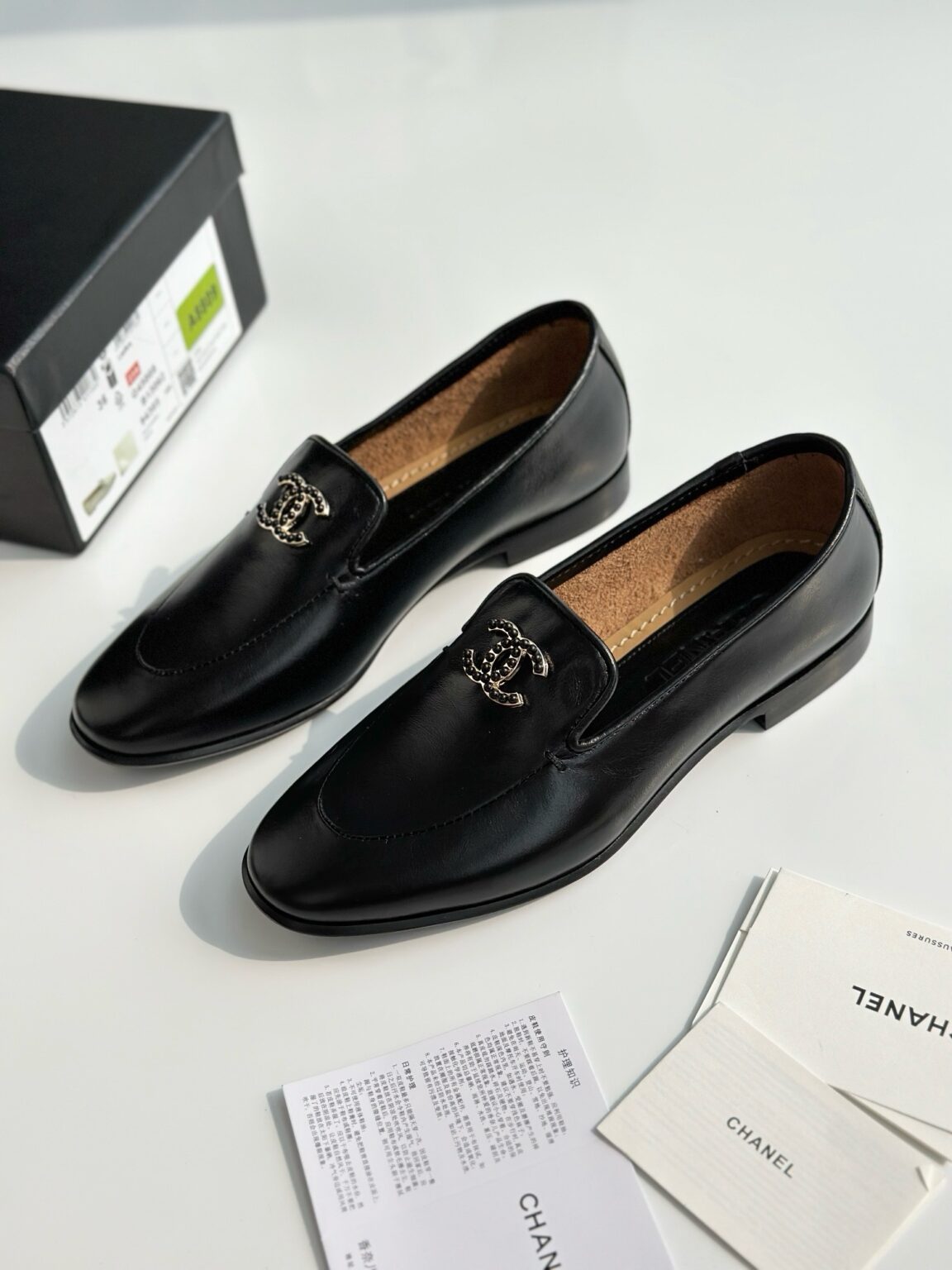 Chanel Topuksuz Ayakkabılar - Glimmer of Luxury