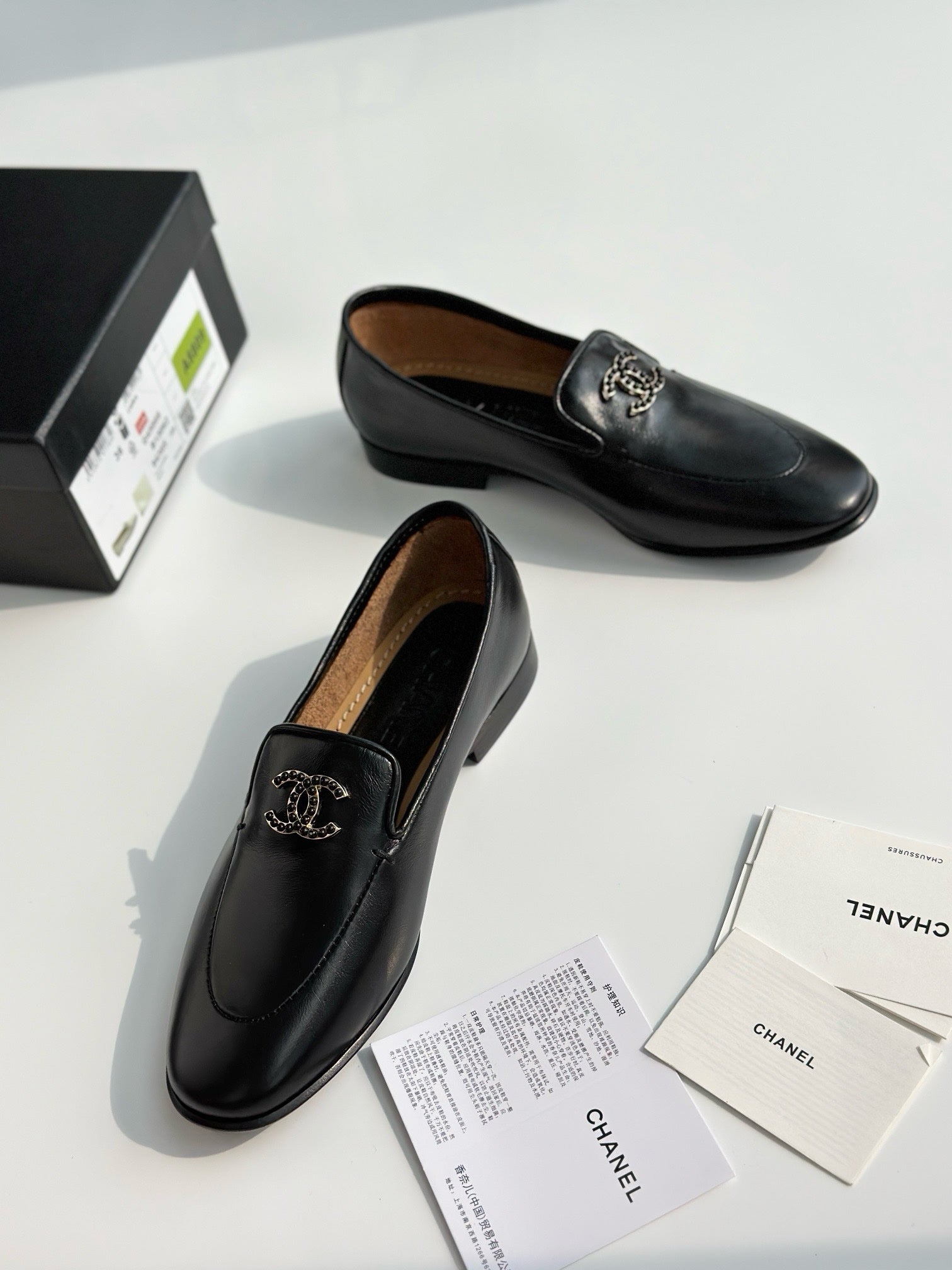 Chanel Topuksuz Ayakkabılar - Glimmer of Luxury