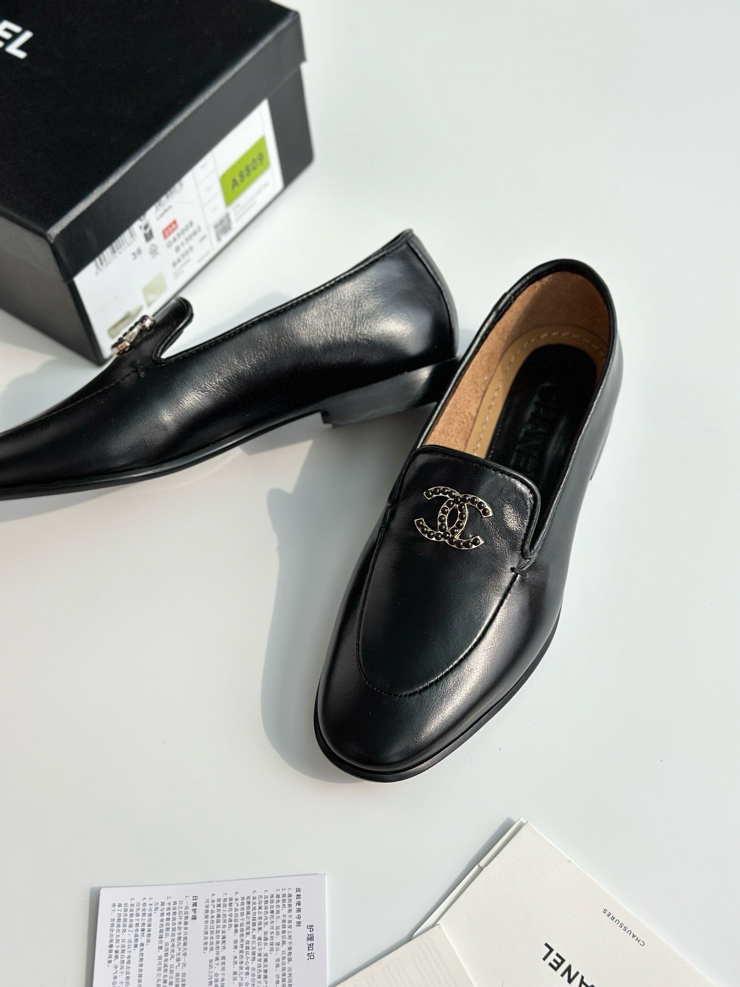 Chanel Topuksuz Ayakkabılar - Glimmer of Luxury