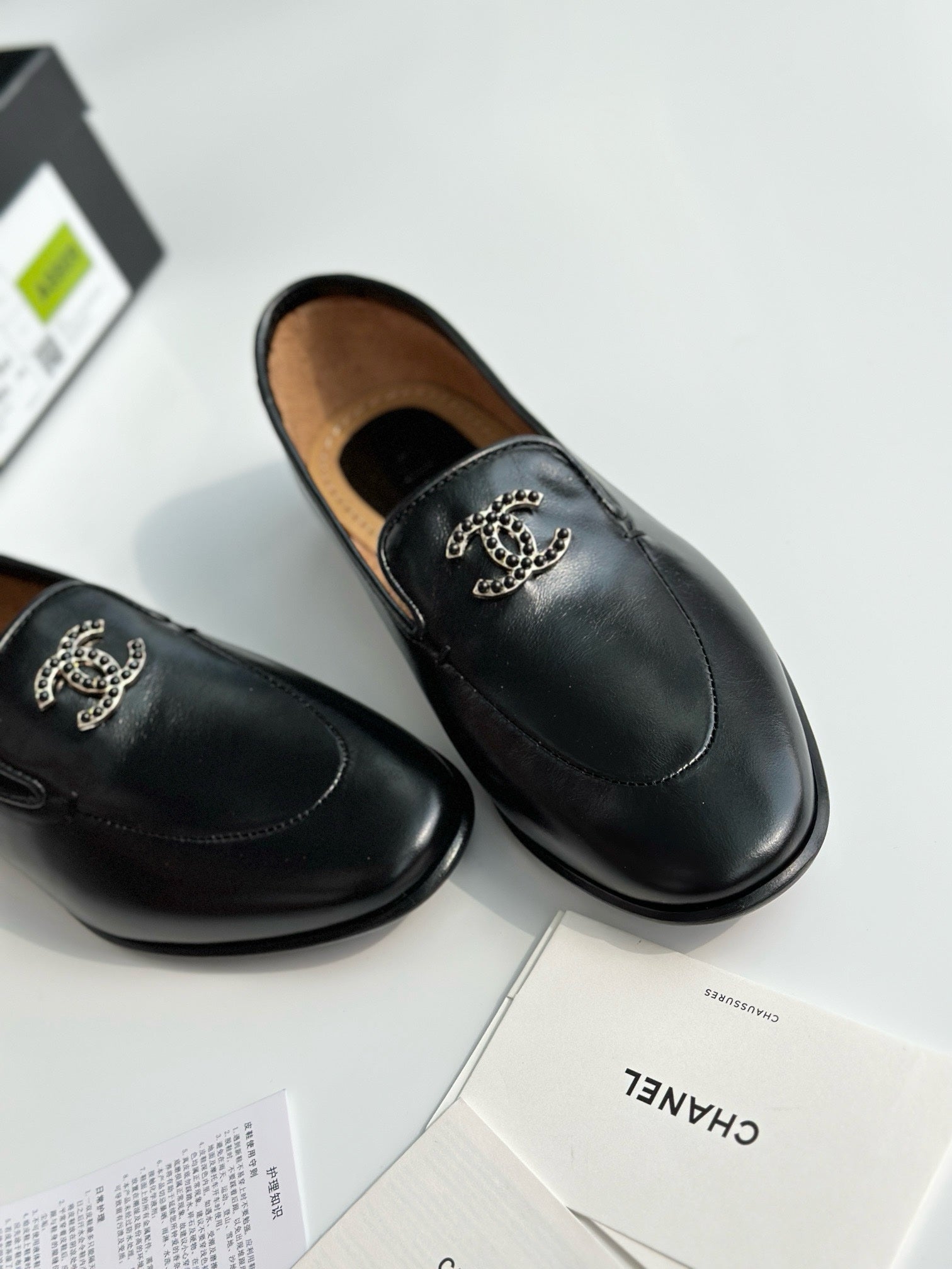 Chanel Topuksuz Ayakkabılar - Glimmer of Luxury