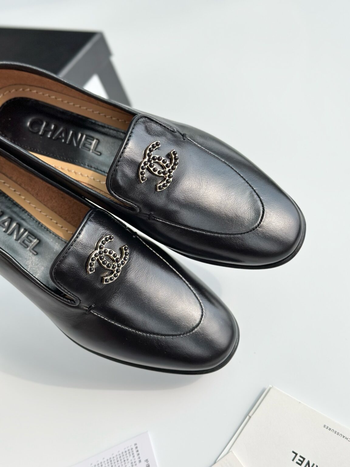 Chanel Topuksuz Ayakkabılar - Glimmer of Luxury