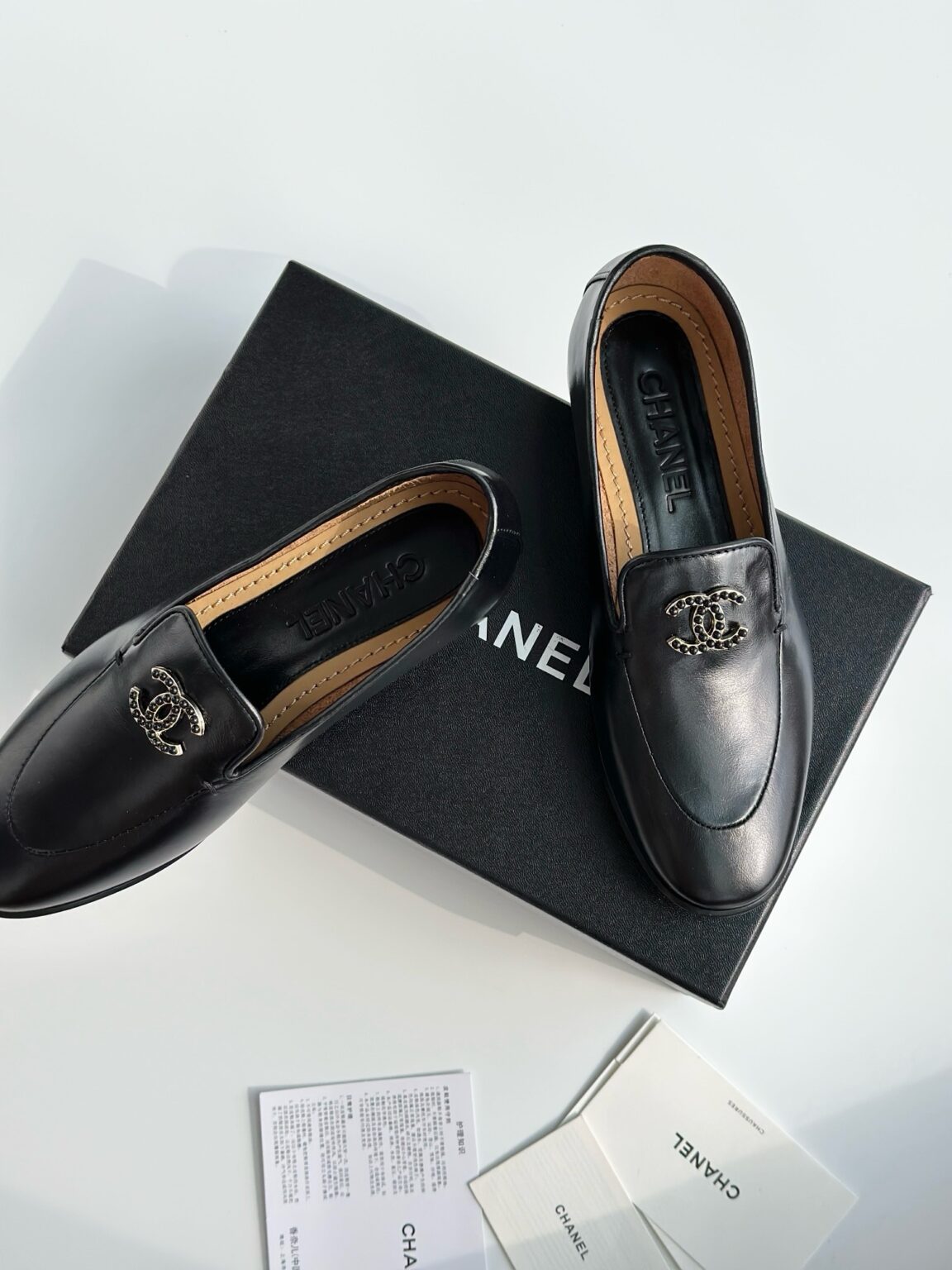 Chanel Topuksuz Ayakkabılar - Glimmer of Luxury