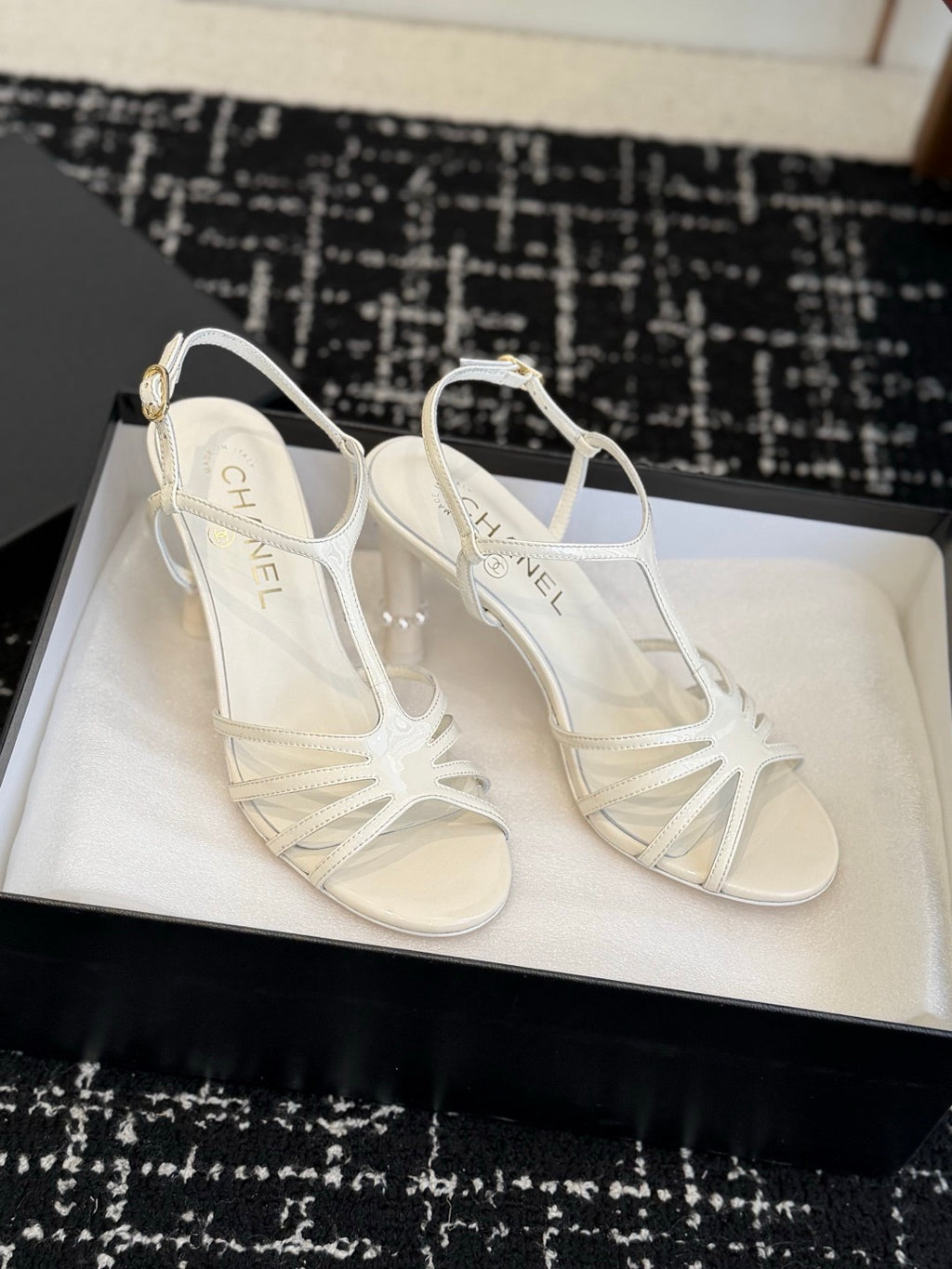 Chanel S26 Beyaz Rugan Dolgu Topuk Kadın Sandalet