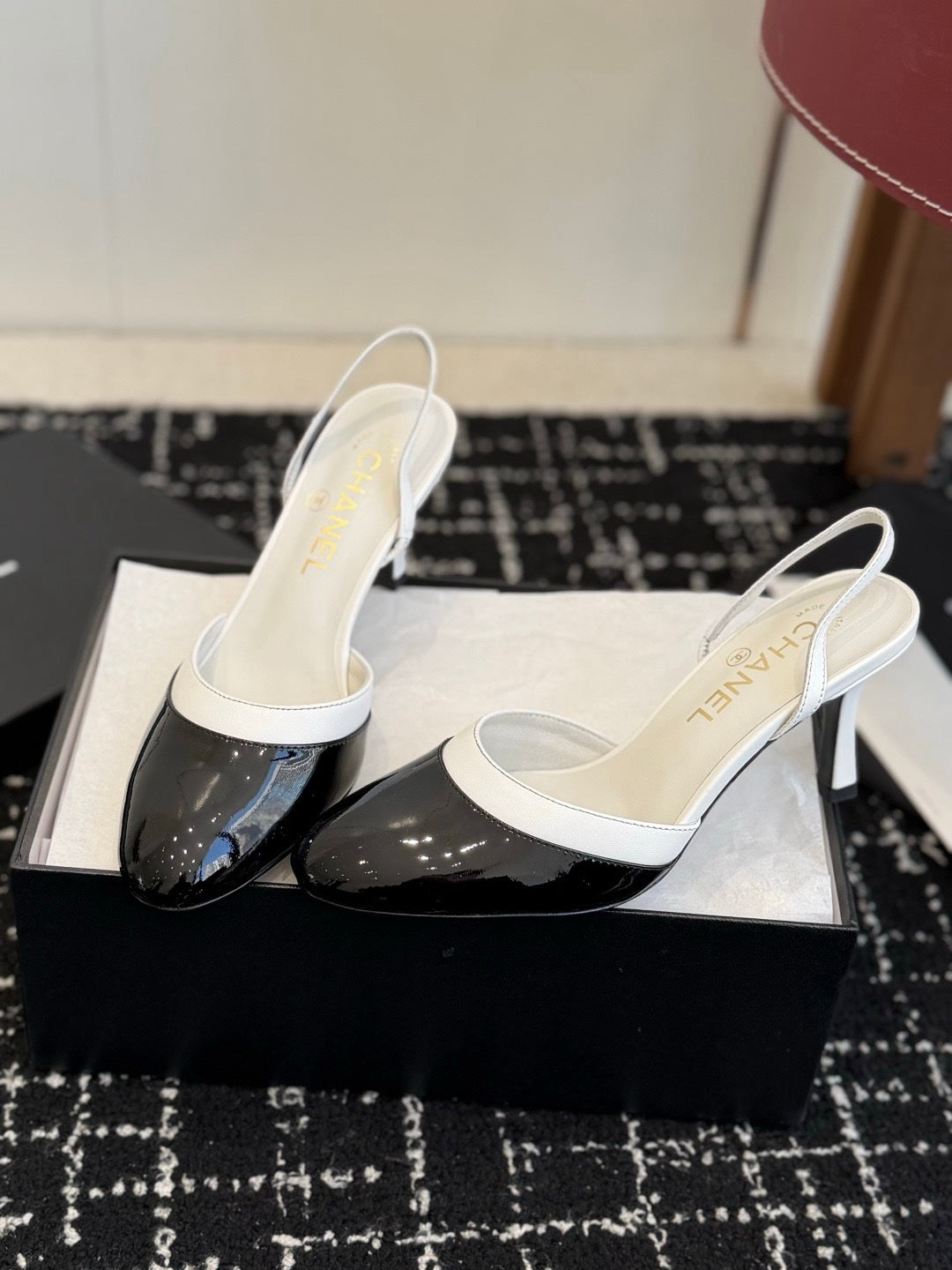 Chanel S26 Kuzu ve Dana Derisi Arkadan Bantlı Ayakkabılar