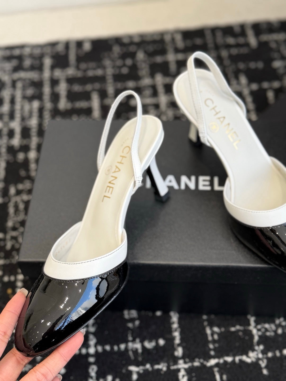 Chanel S26 Kuzu ve Dana Derisi Arkadan Bantlı Ayakkabılar