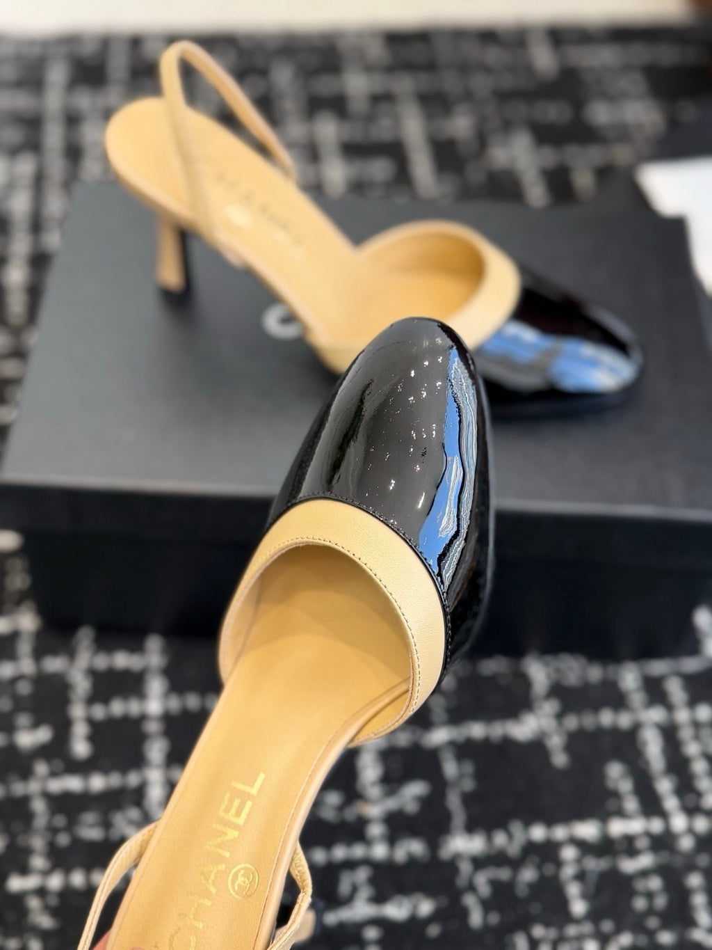Chanel S26 Kuzu ve Dana Derisi Arkadan Bantlı Ayakkabılar