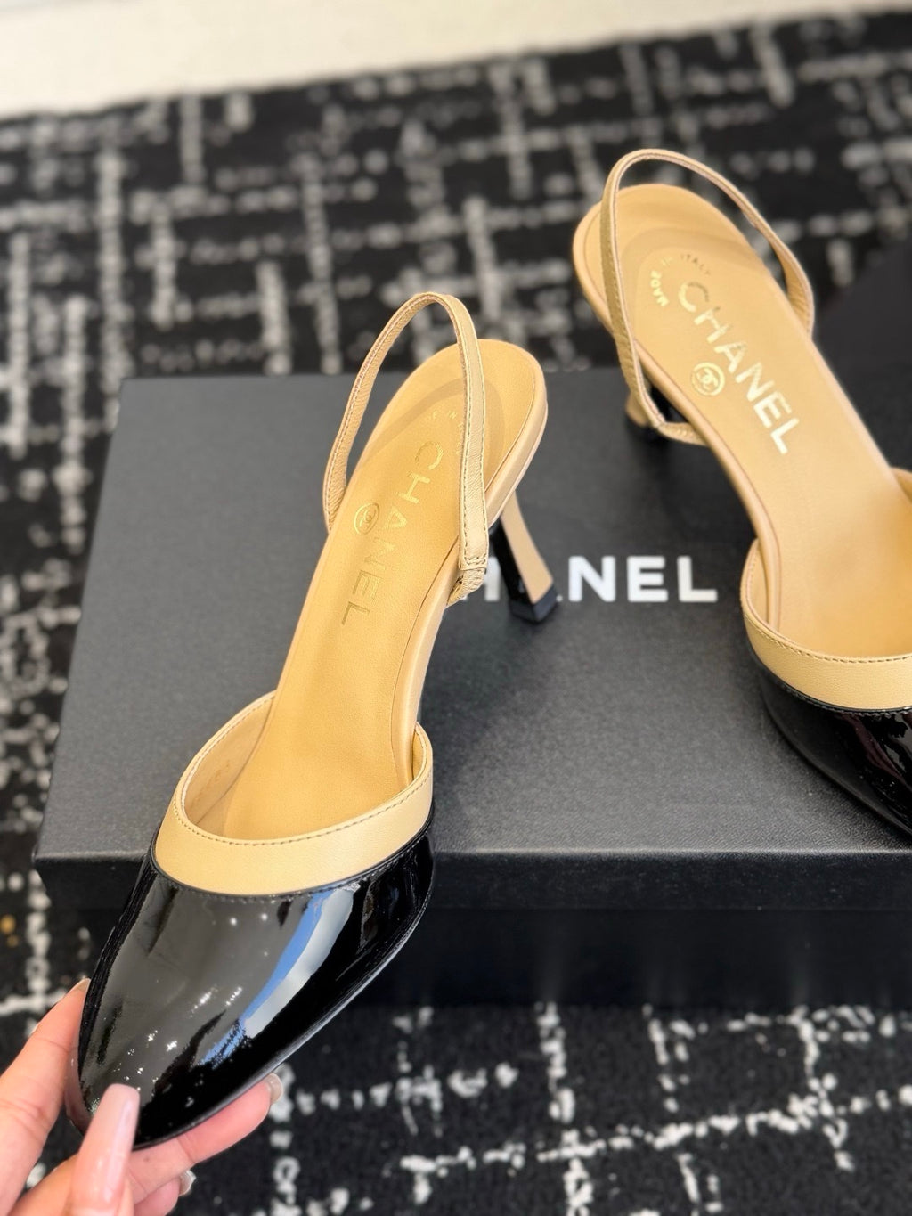 Chanel S26 Kuzu ve Dana Derisi Arkadan Bantlı Ayakkabılar