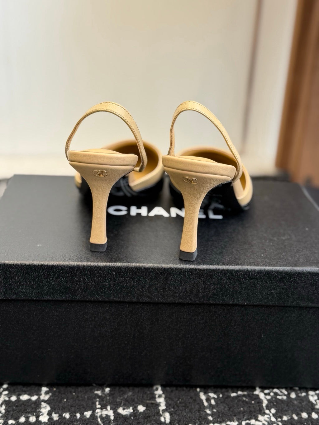 Chanel S26 Kuzu ve Dana Derisi Arkadan Bantlı Ayakkabılar