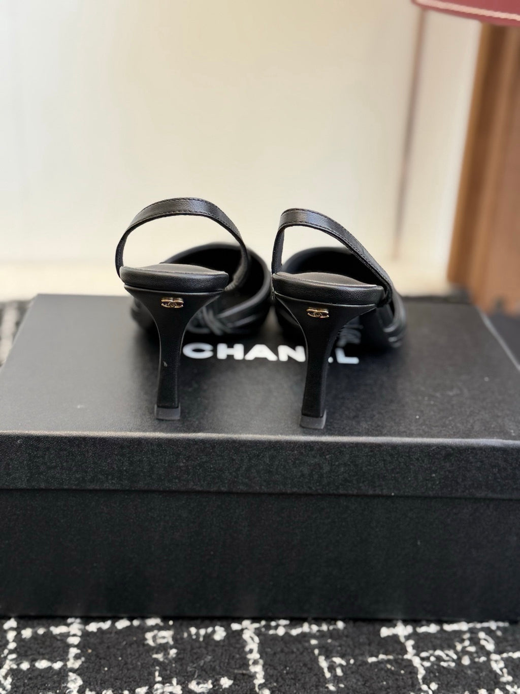 Chanel S26 Kuzu ve Dana Derisi Arkadan Bantlı Ayakkabılar