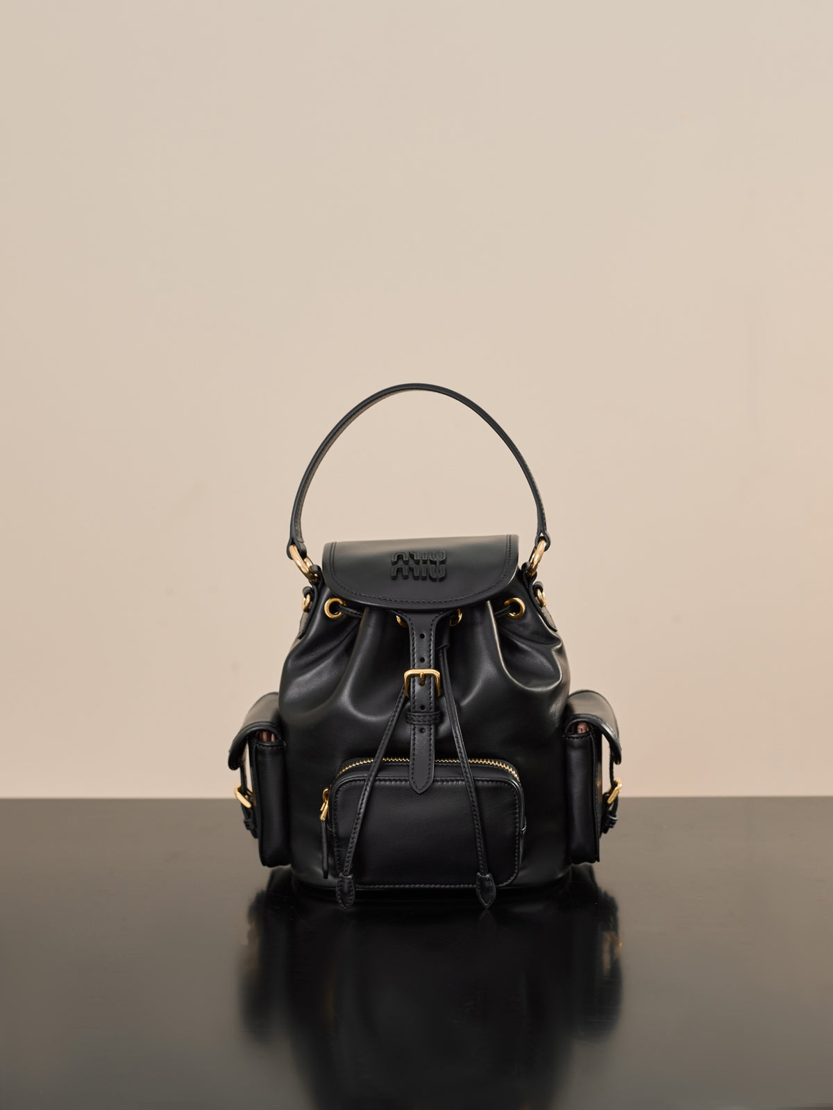 Miu Miu Küçük Dana Derisi Sırt Çantası – Siyah