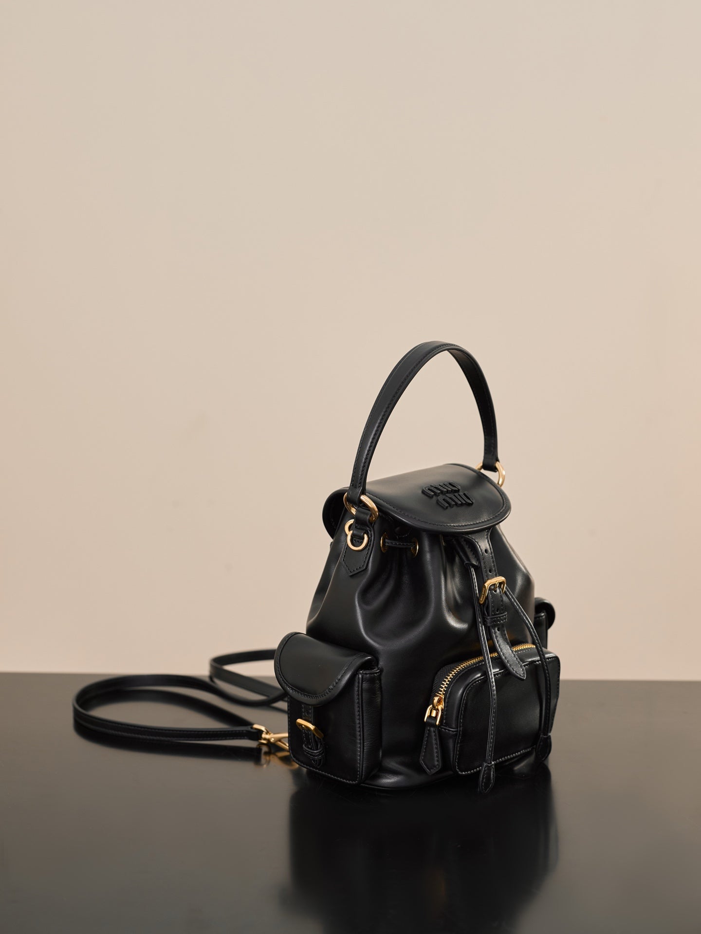 Miu Miu Küçük Dana Derisi Sırt Çantası – Siyah