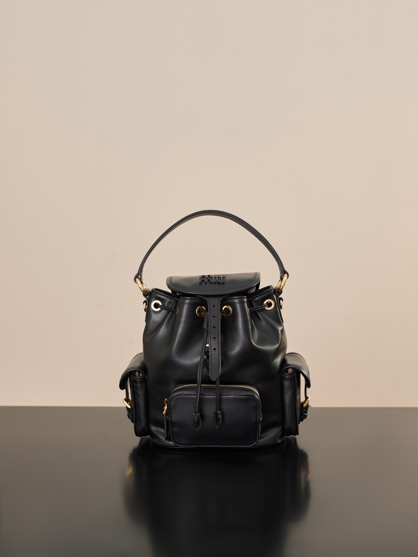 Miu Miu Küçük Dana Derisi Sırt Çantası – Siyah