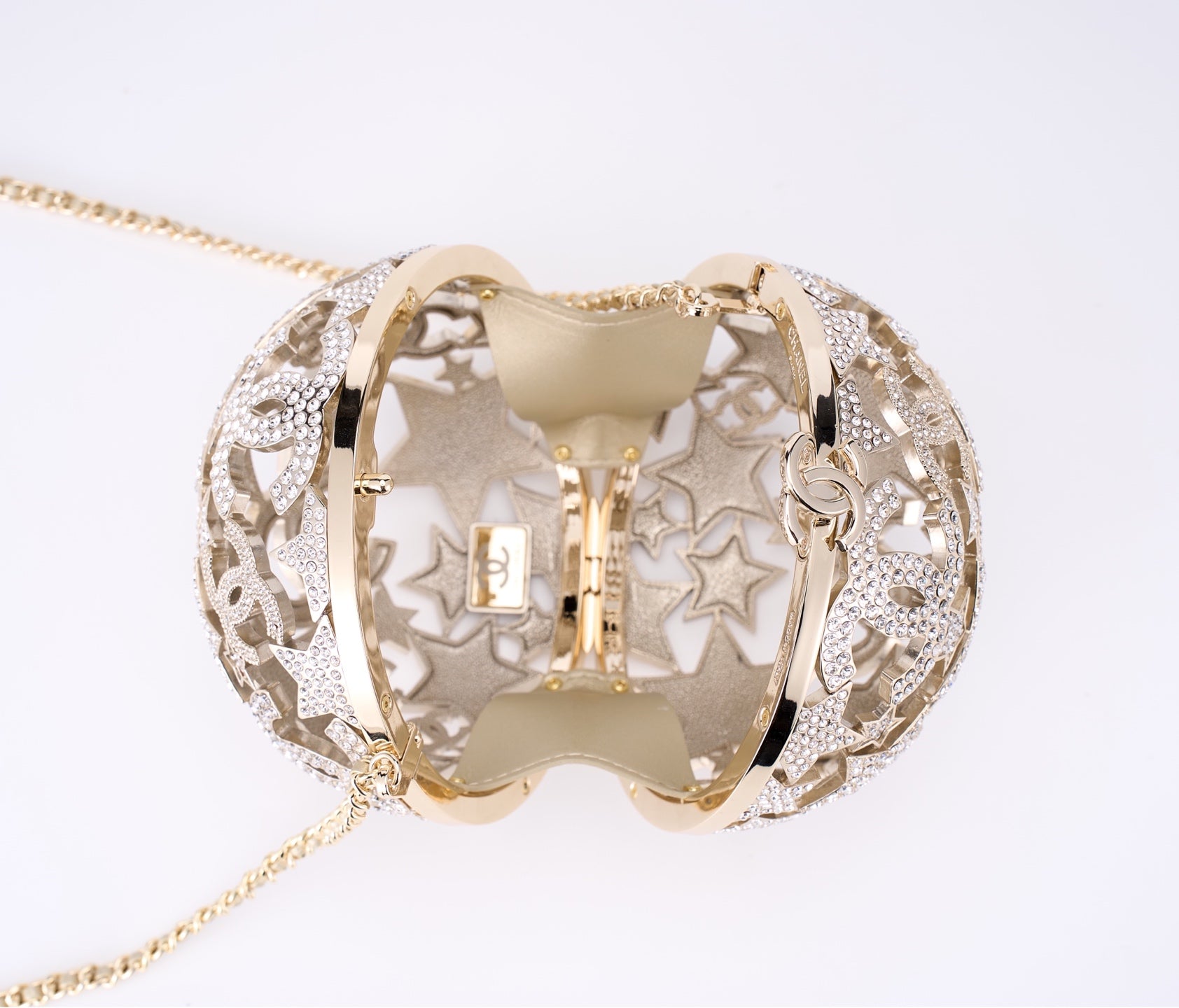 Chanel 25A حقيبة ليلية كروية فارغة من الداخل