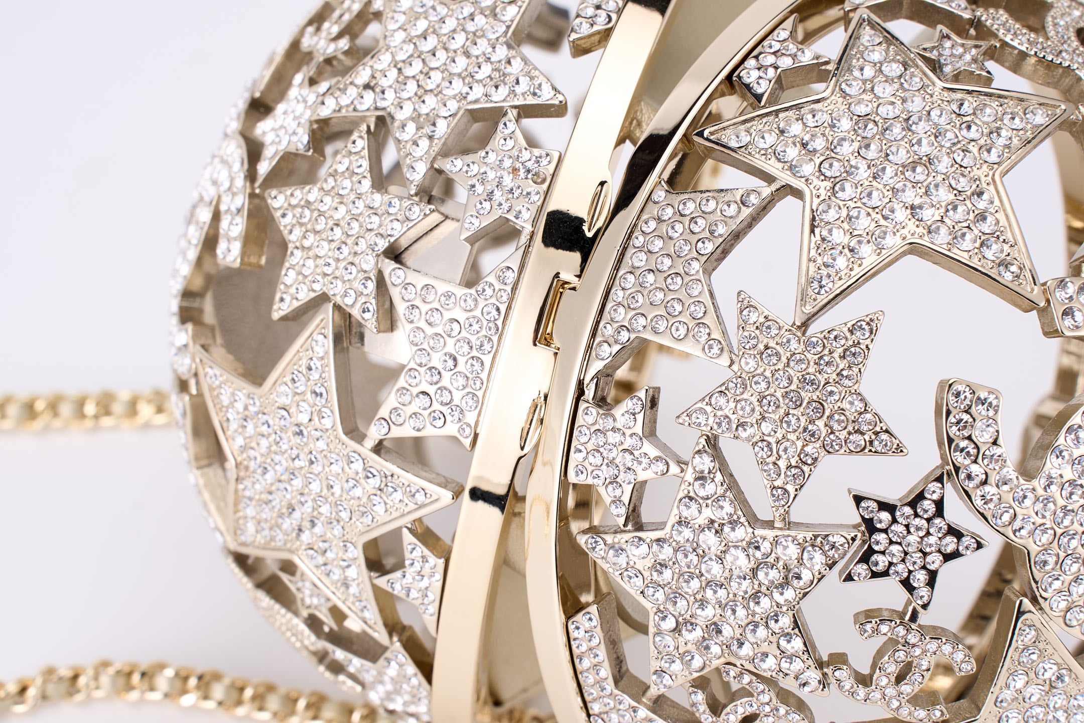 Chanel 25A حقيبة ليلية كروية فارغة من الداخل