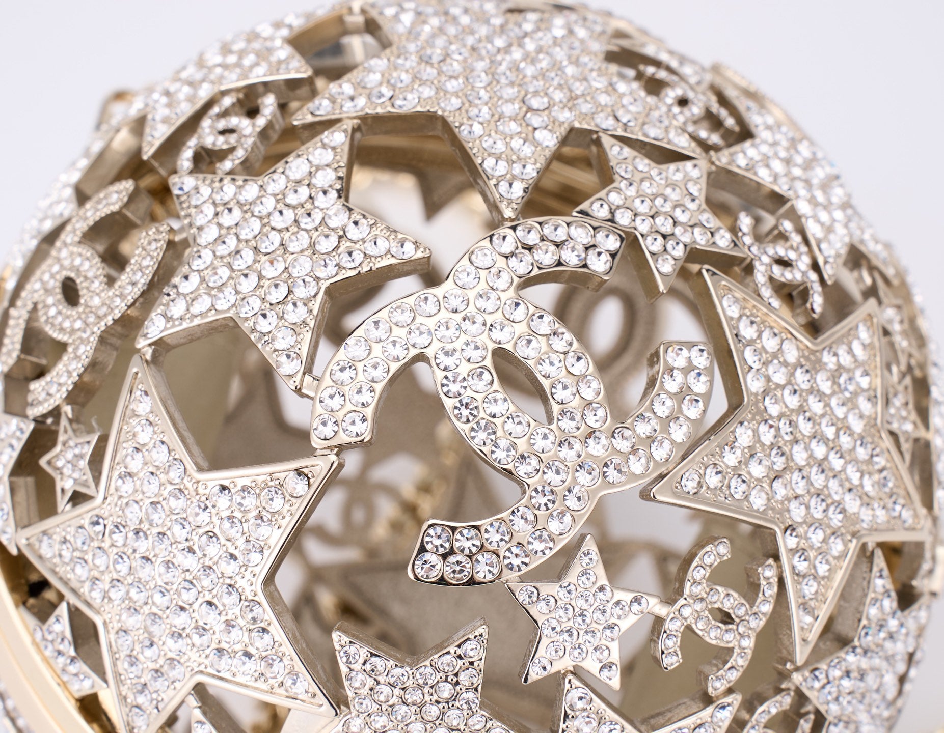 Chanel 25A حقيبة ليلية كروية فارغة من الداخل