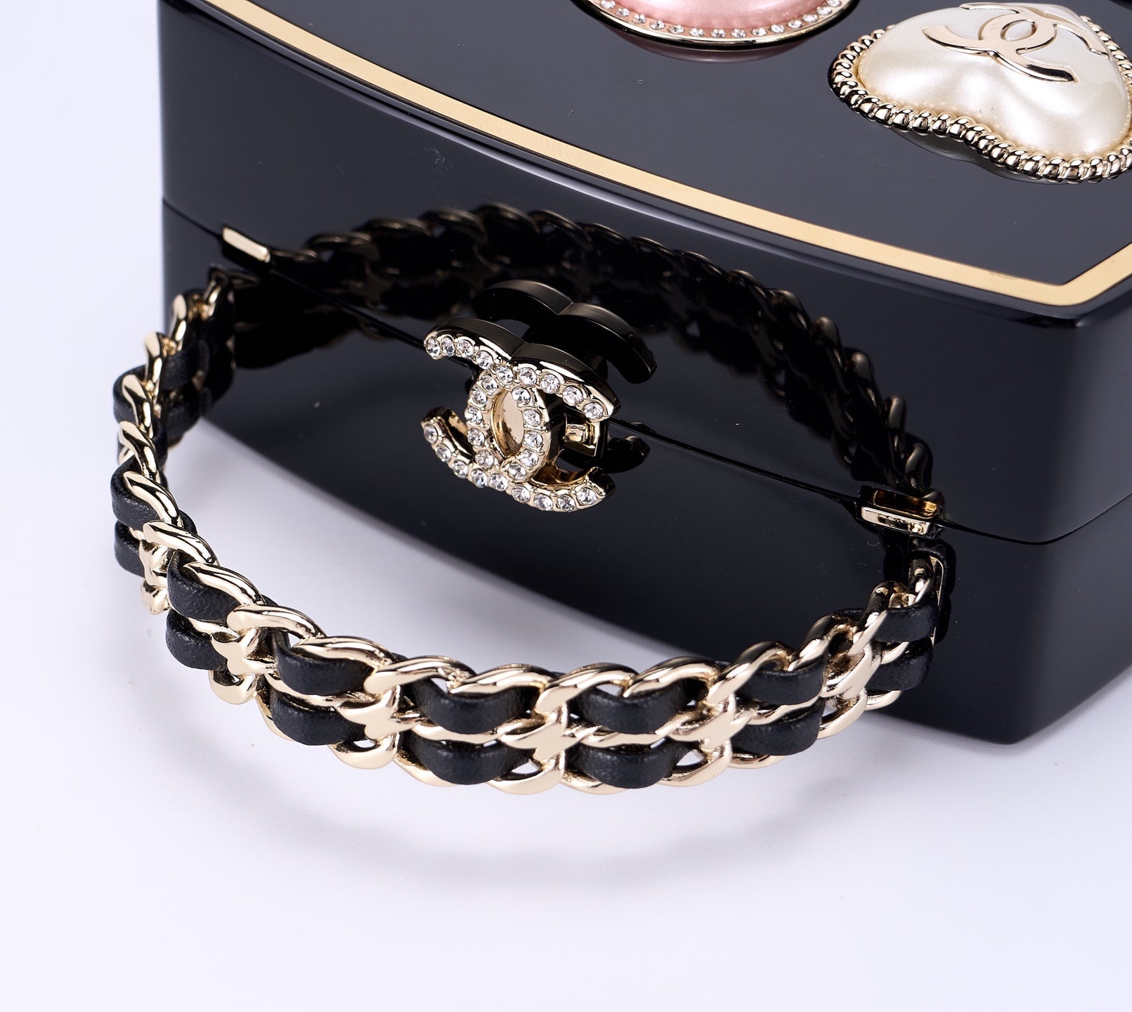 Chanel 25B حقيبة مكياج بسلسلة