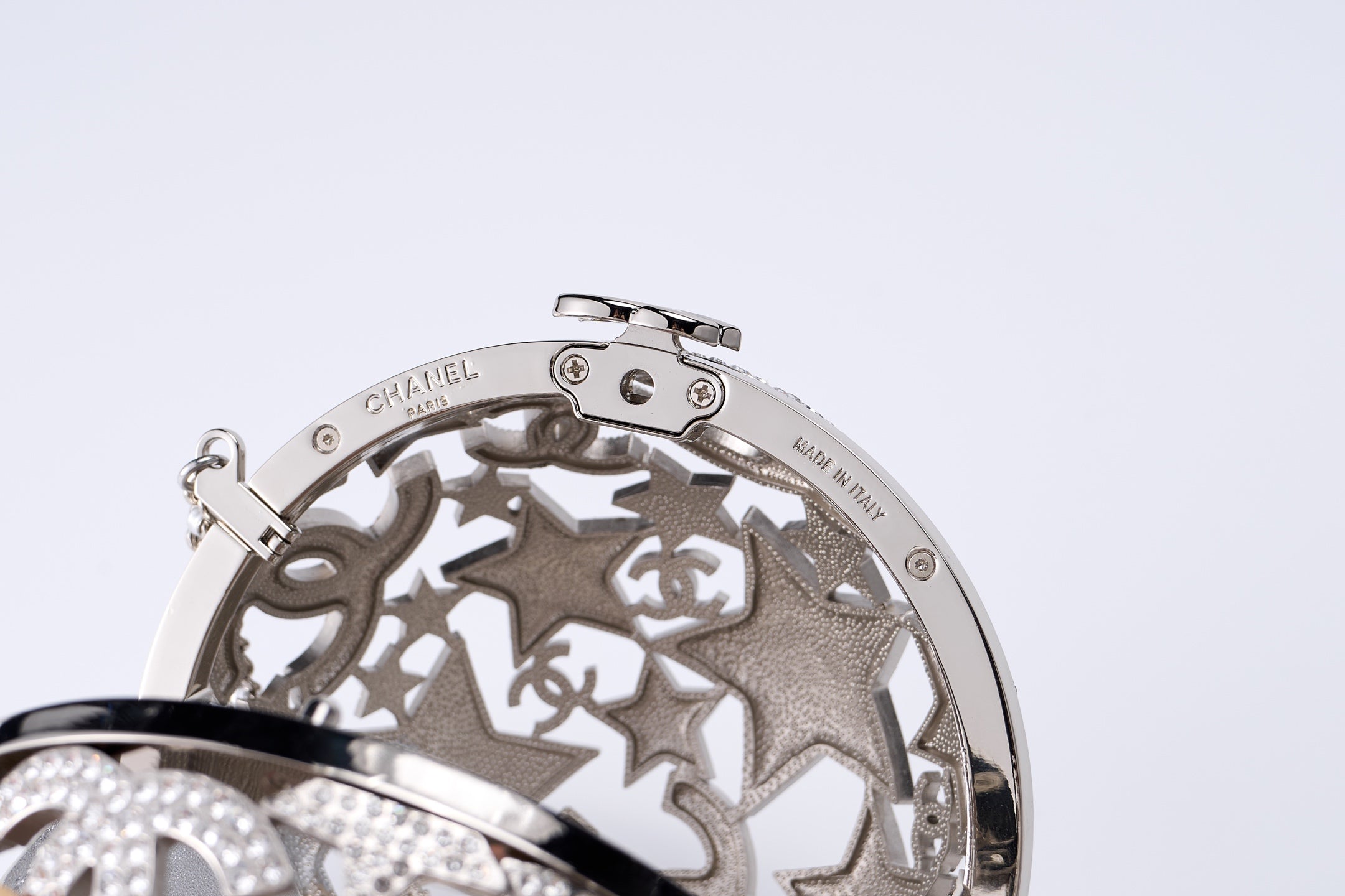 Chanel 25A Star Hollow Spherical Clutch Bag