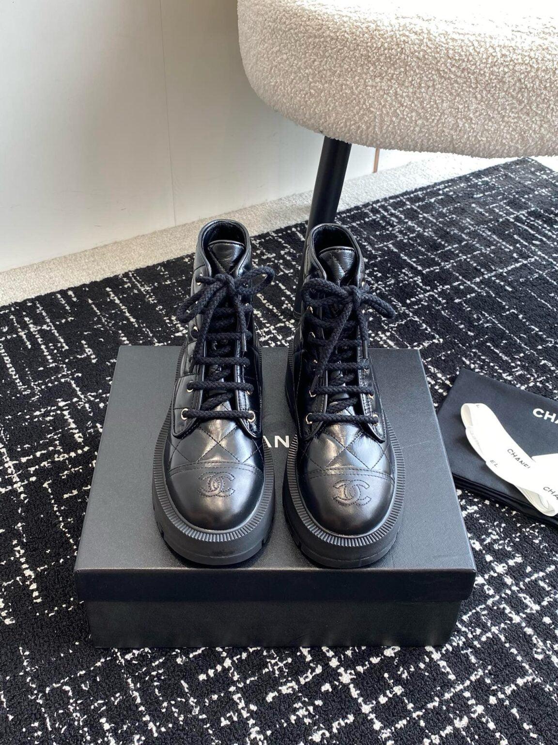 Chanel S24 Kısa Botlar - Glimmer of Luxury