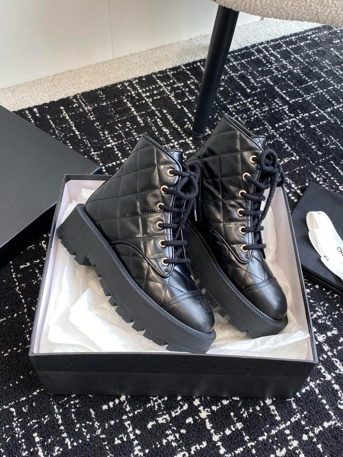 Chanel S24 Kısa Botlar - Glimmer of Luxury