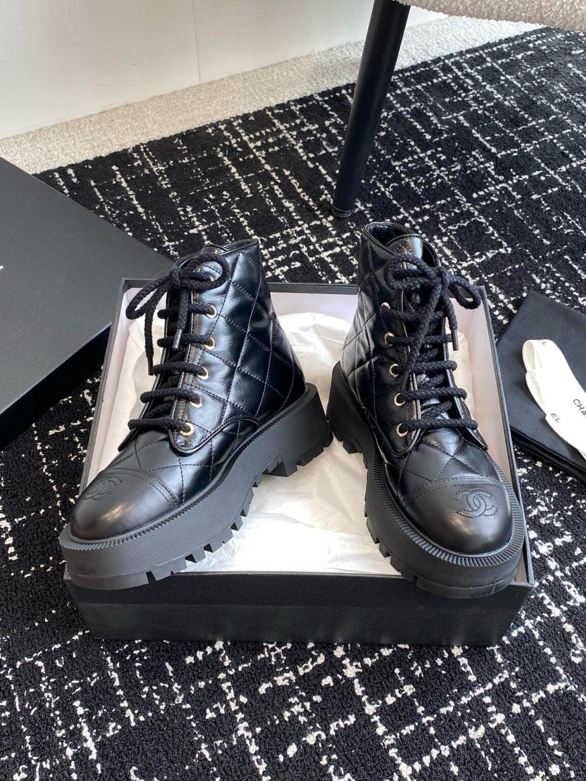 Chanel S24 Kısa Botlar - Glimmer of Luxury