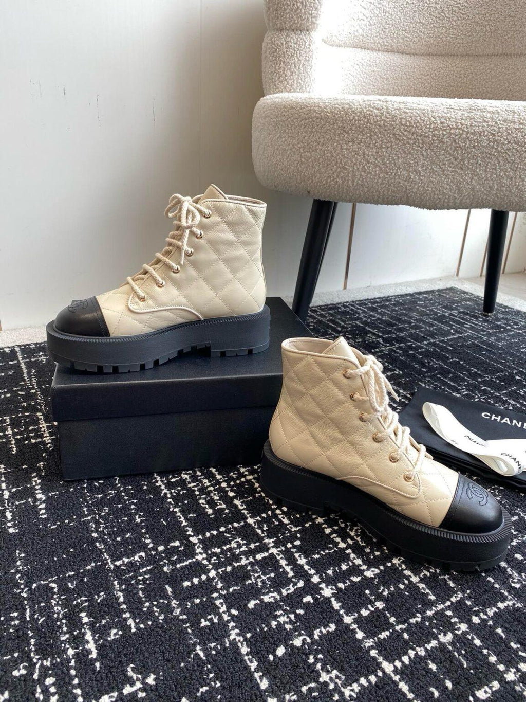 Chanel S24 Kısa Botlar - Glimmer of Luxury