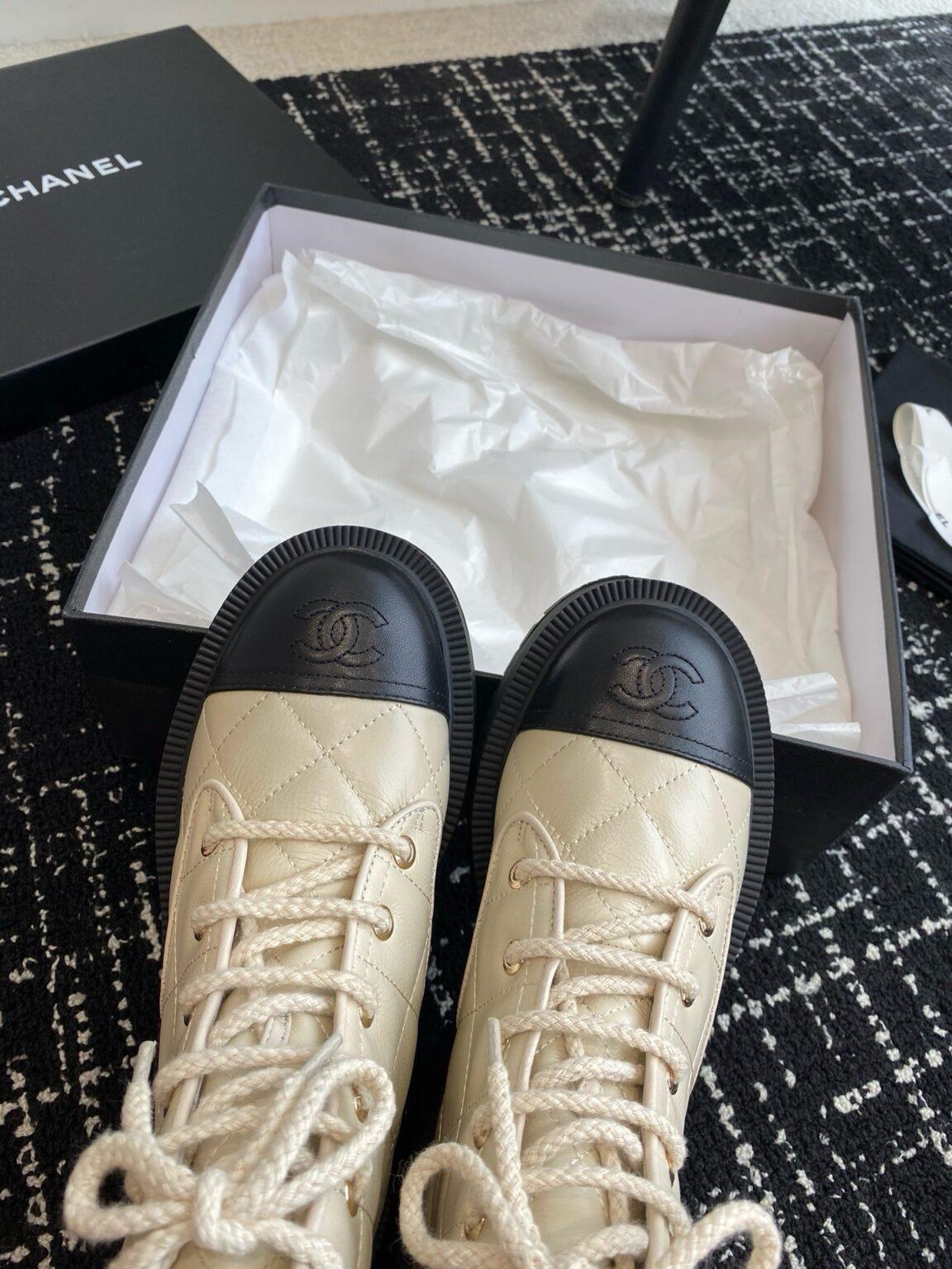 Chanel S24 Kısa Botlar - Glimmer of Luxury