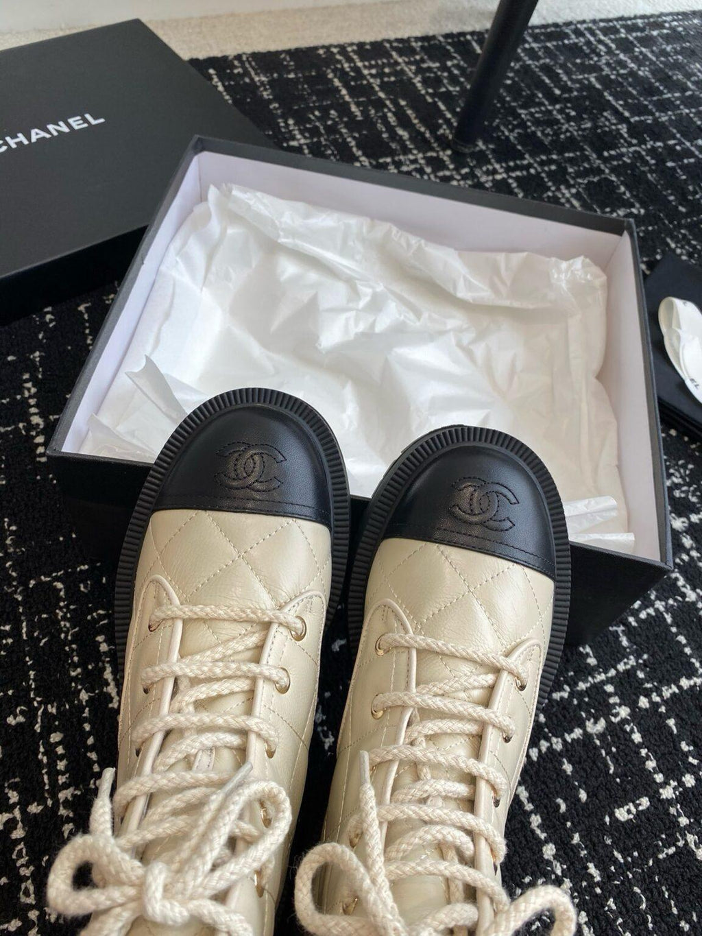 Chanel S24 Kısa Botlar - Glimmer of Luxury