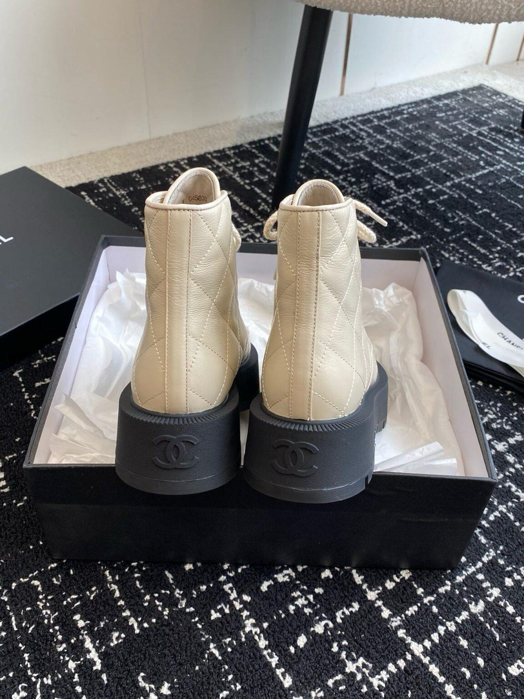 Chanel S24 Kısa Botlar - Glimmer of Luxury