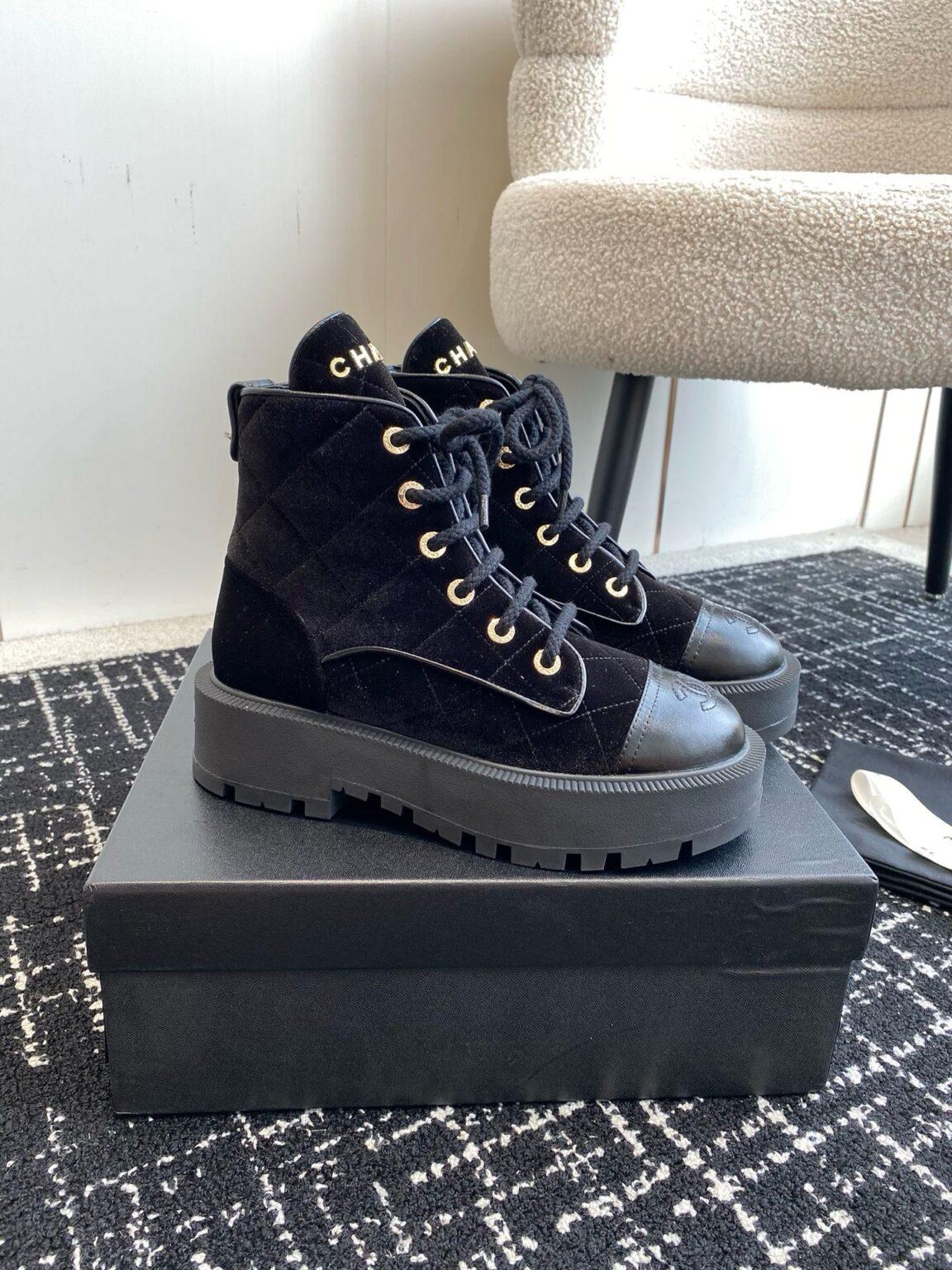 Chanel S24 Kısa Botlar - Glimmer of Luxury