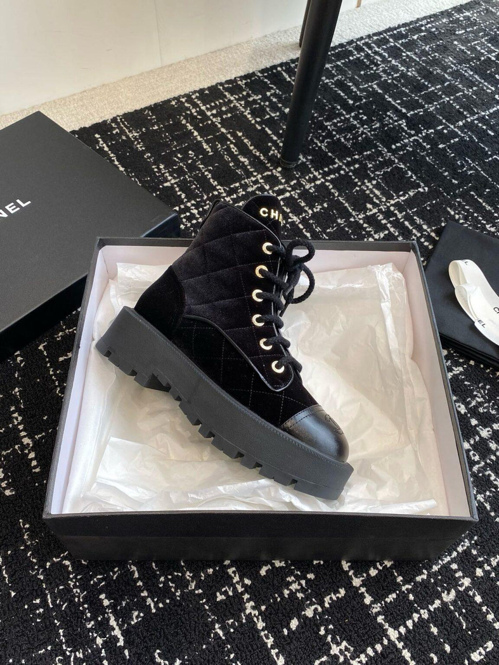 Chanel S24 Kısa Botlar - Glimmer of Luxury