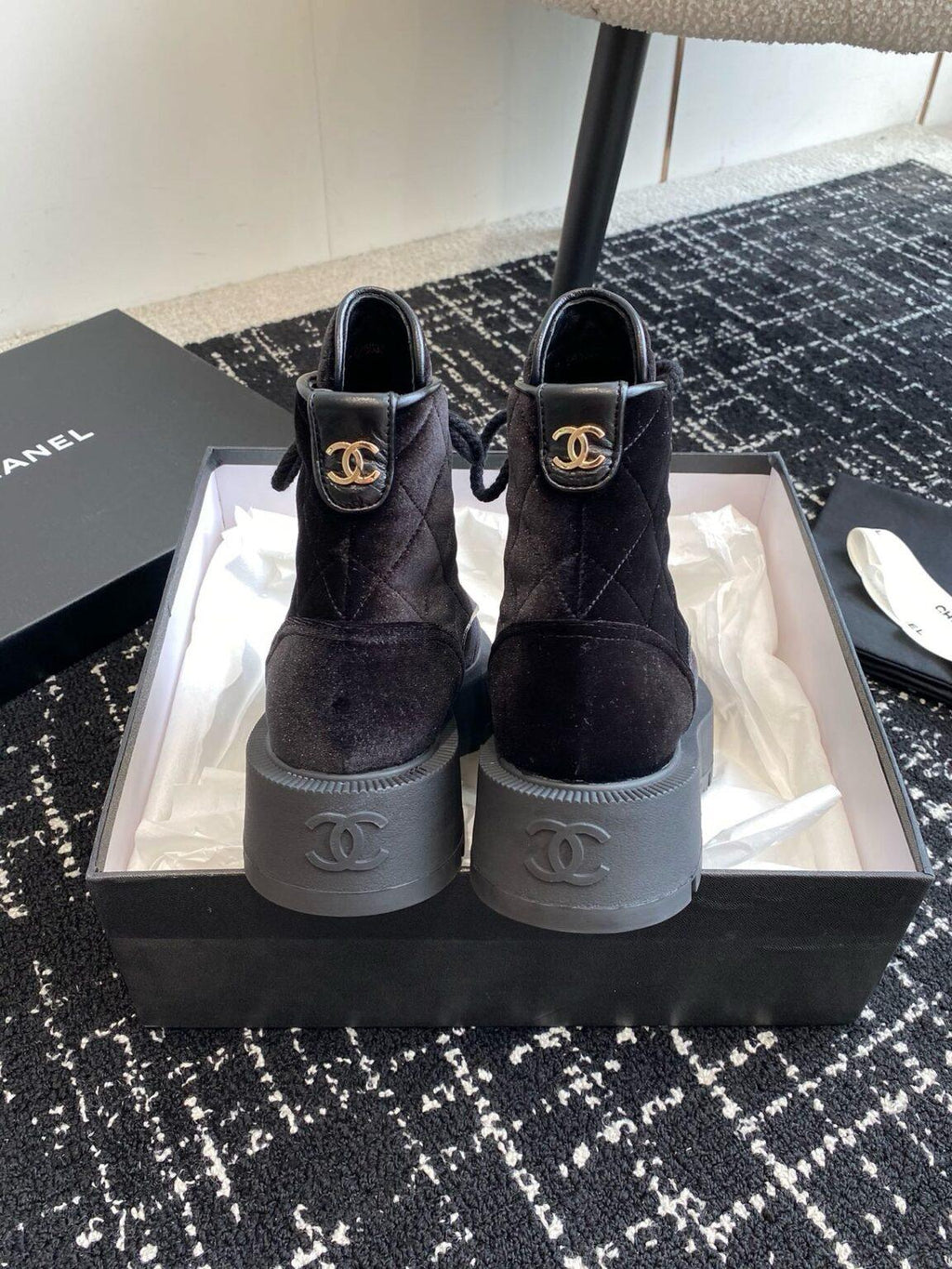 Chanel S24 Kısa Botlar - Glimmer of Luxury