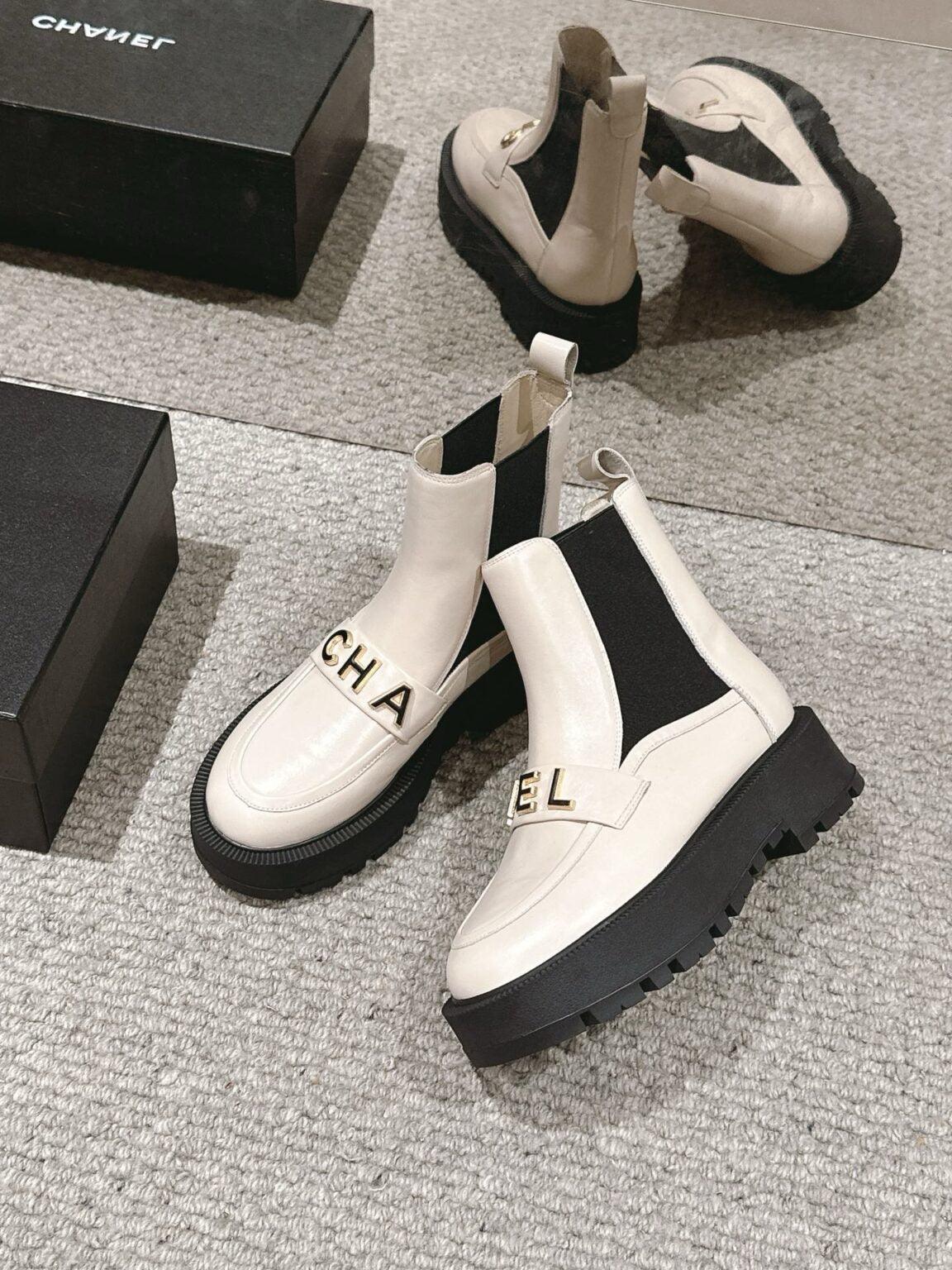 Chanel S24 Kısa Botlar - Glimmer of Luxury