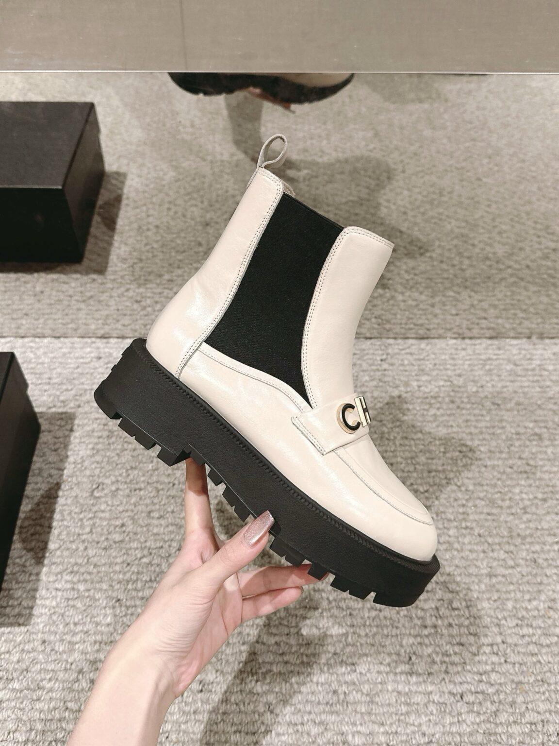 Chanel S24 Kısa Botlar - Glimmer of Luxury