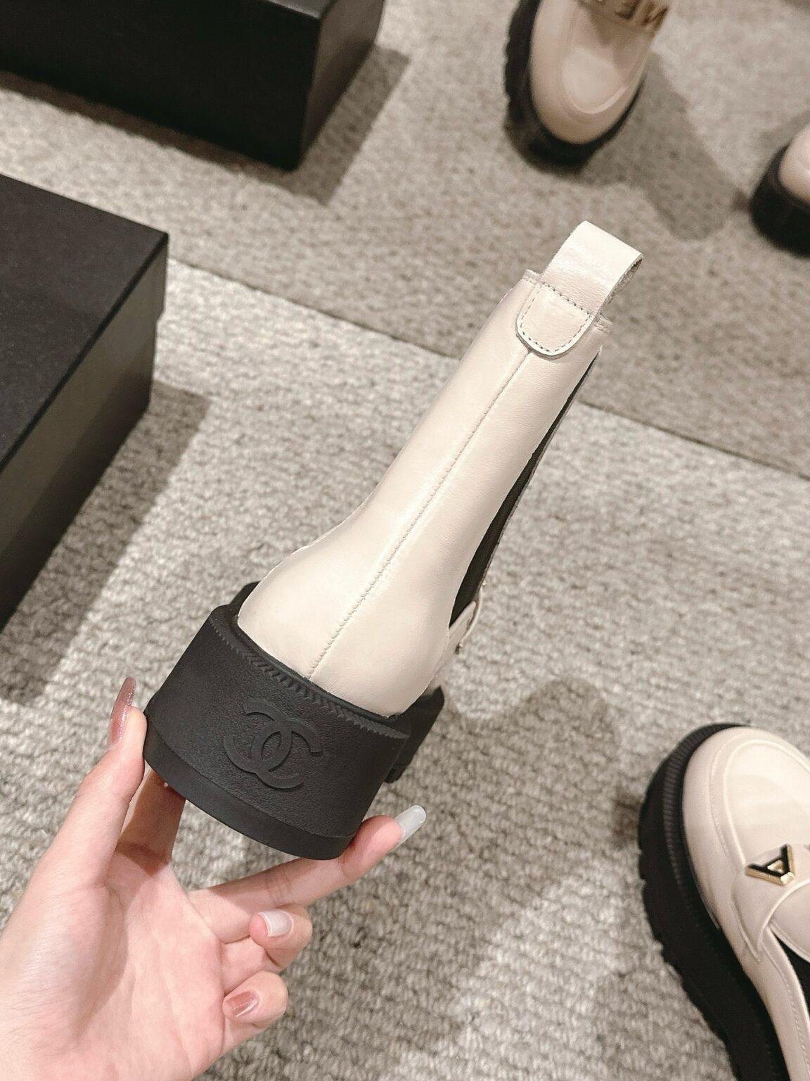 Chanel S24 Kısa Botlar - Glimmer of Luxury