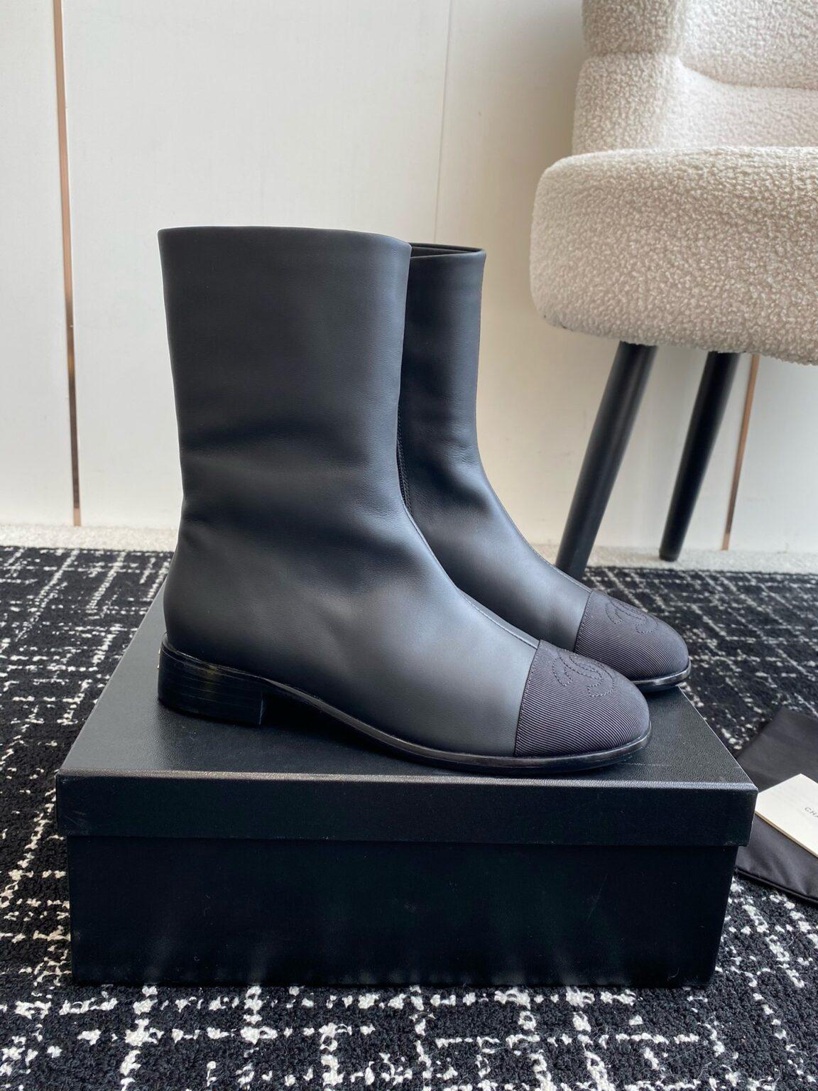 Chanel S24 Kısa Botlar - Glimmer of Luxury