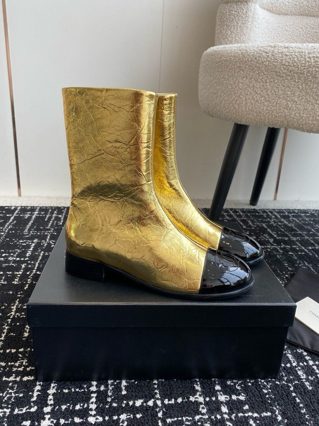 Chanel S24 Kısa Botlar - Glimmer of Luxury