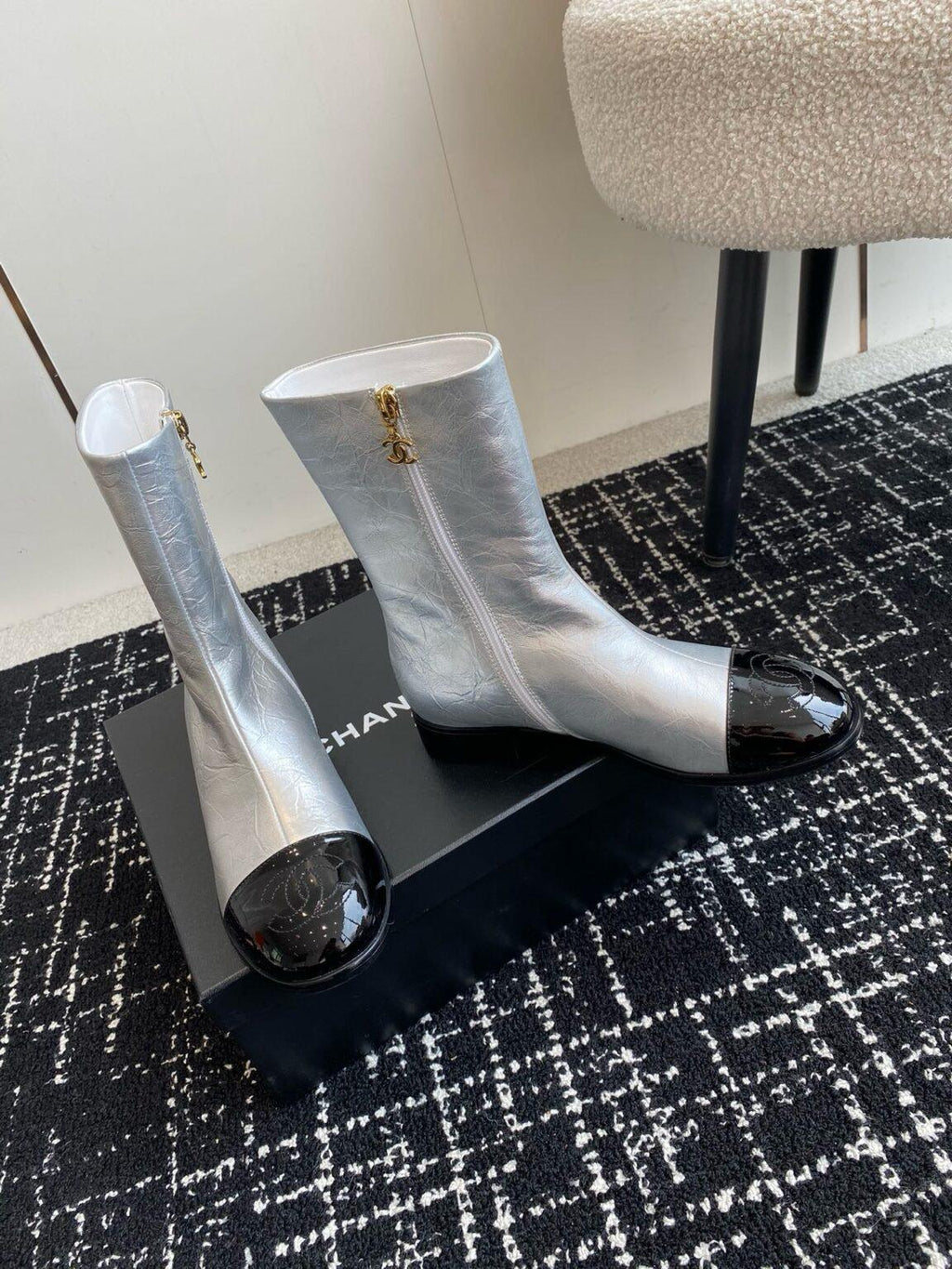 Chanel S24 Kısa Botlar - Glimmer of Luxury